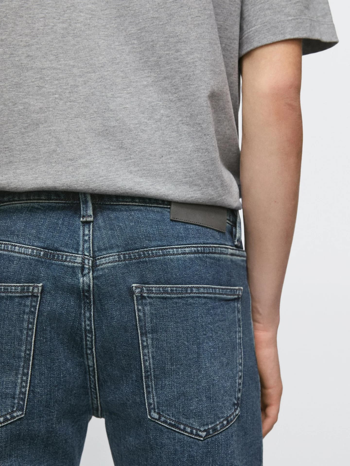 Джинсы узкого кроя - фото 10