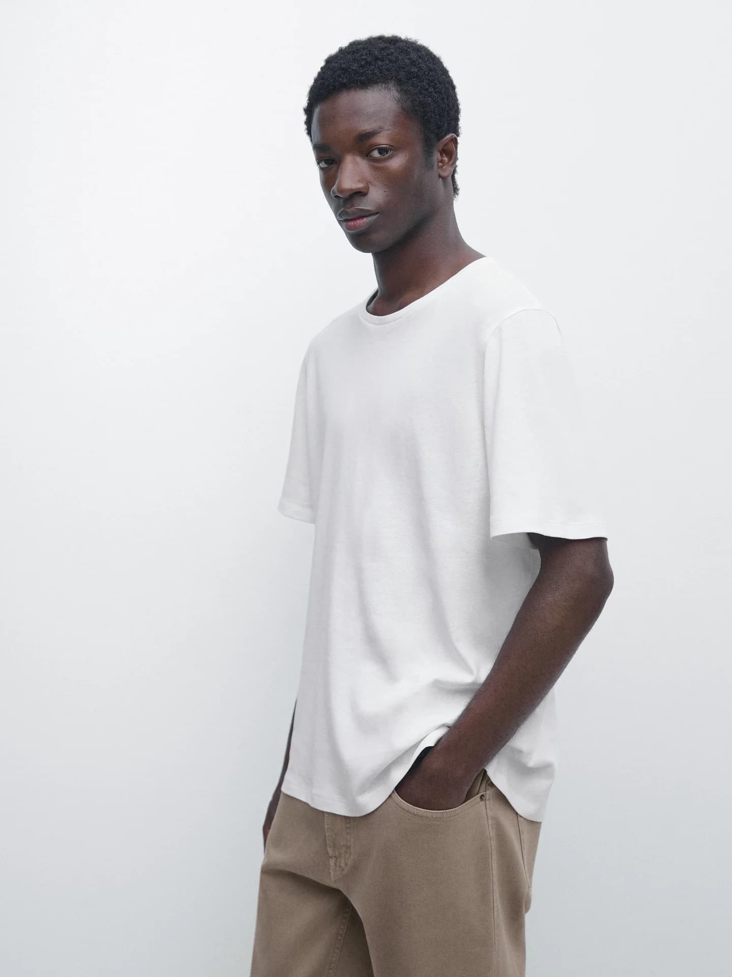 Футболка с короткими рукавами из смесового льна - фото 17