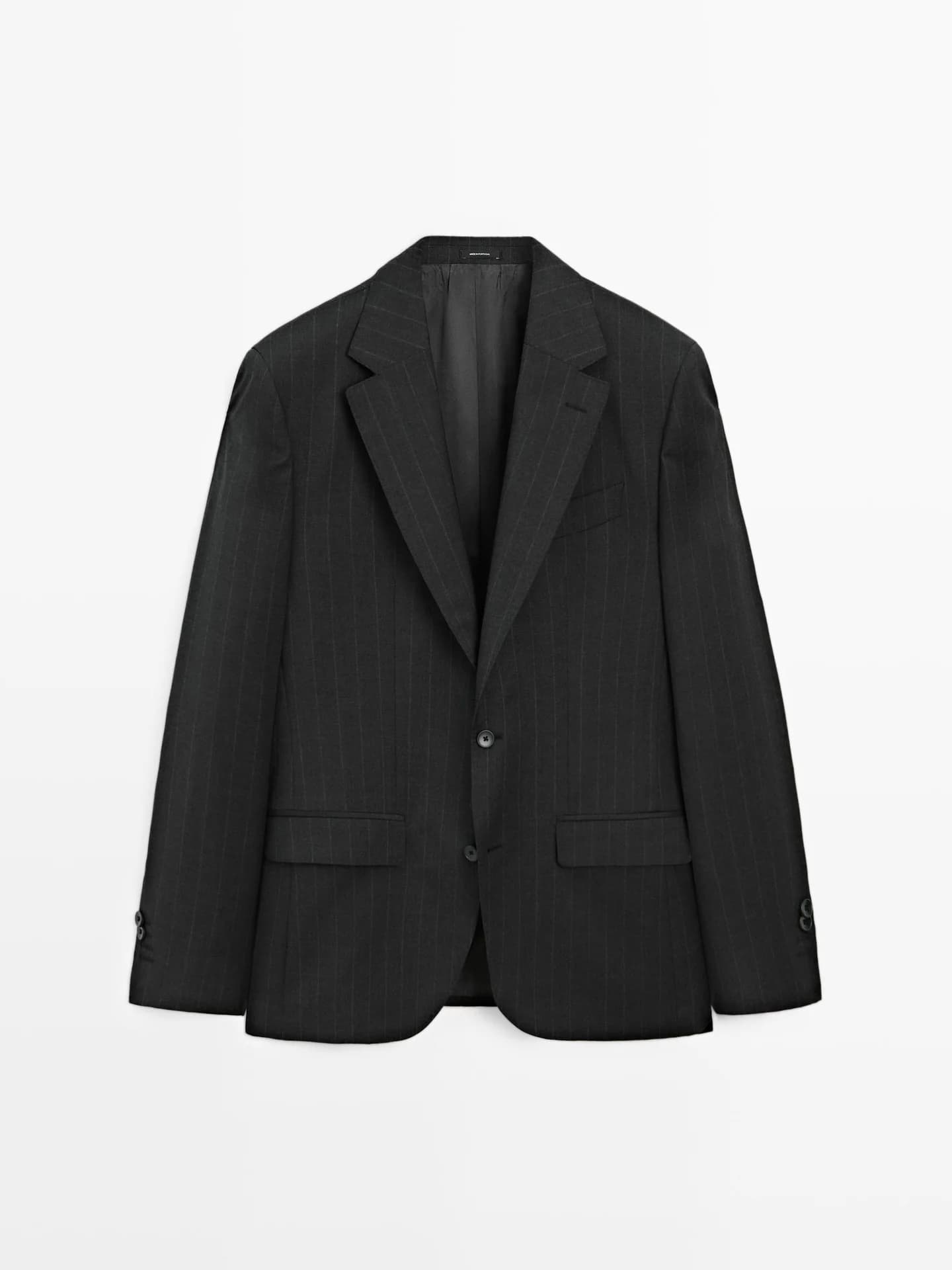 Пиджак в тонкую полоску