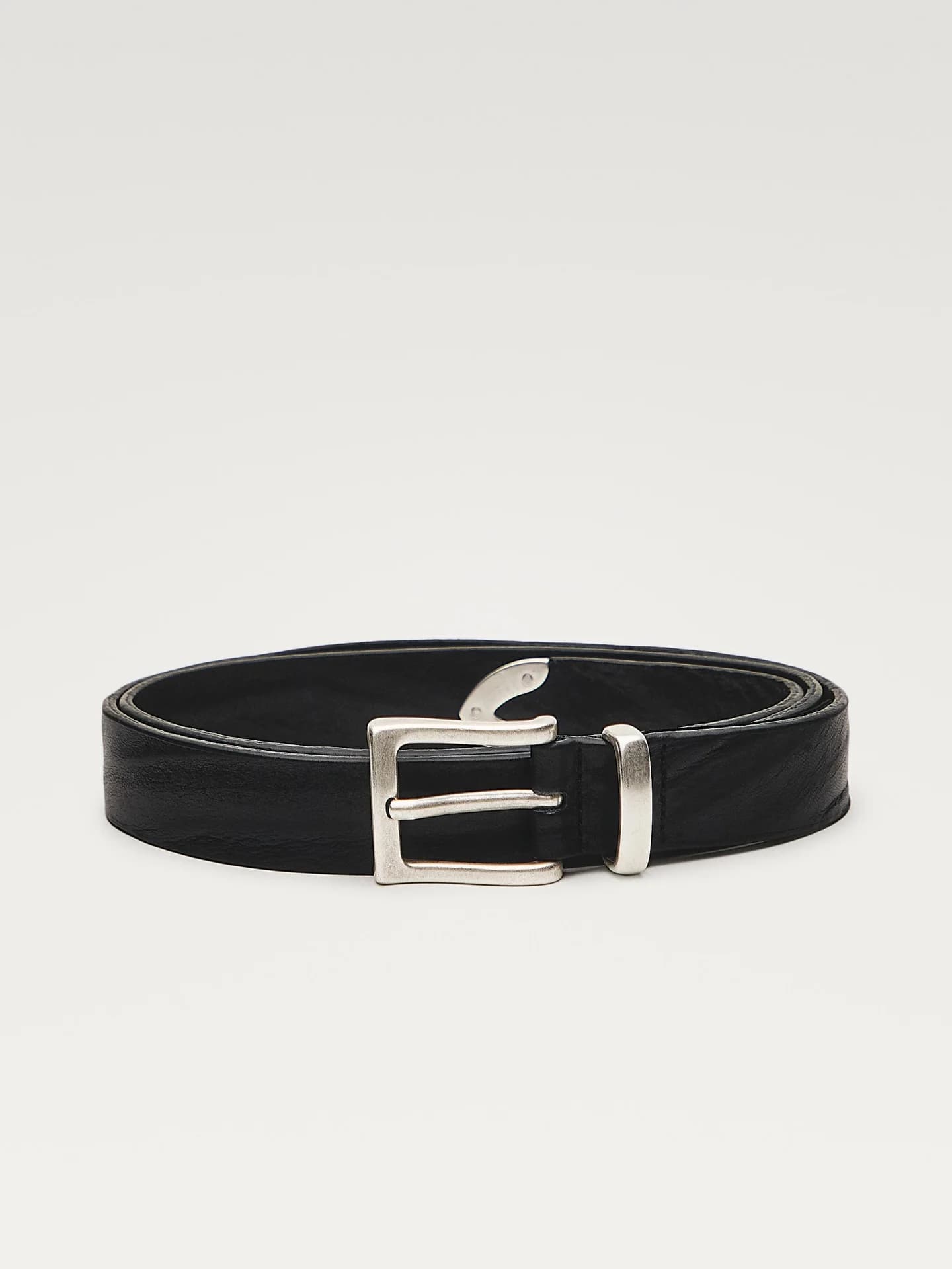 Ремень из кожи наппа с деталью на носке - фото 2