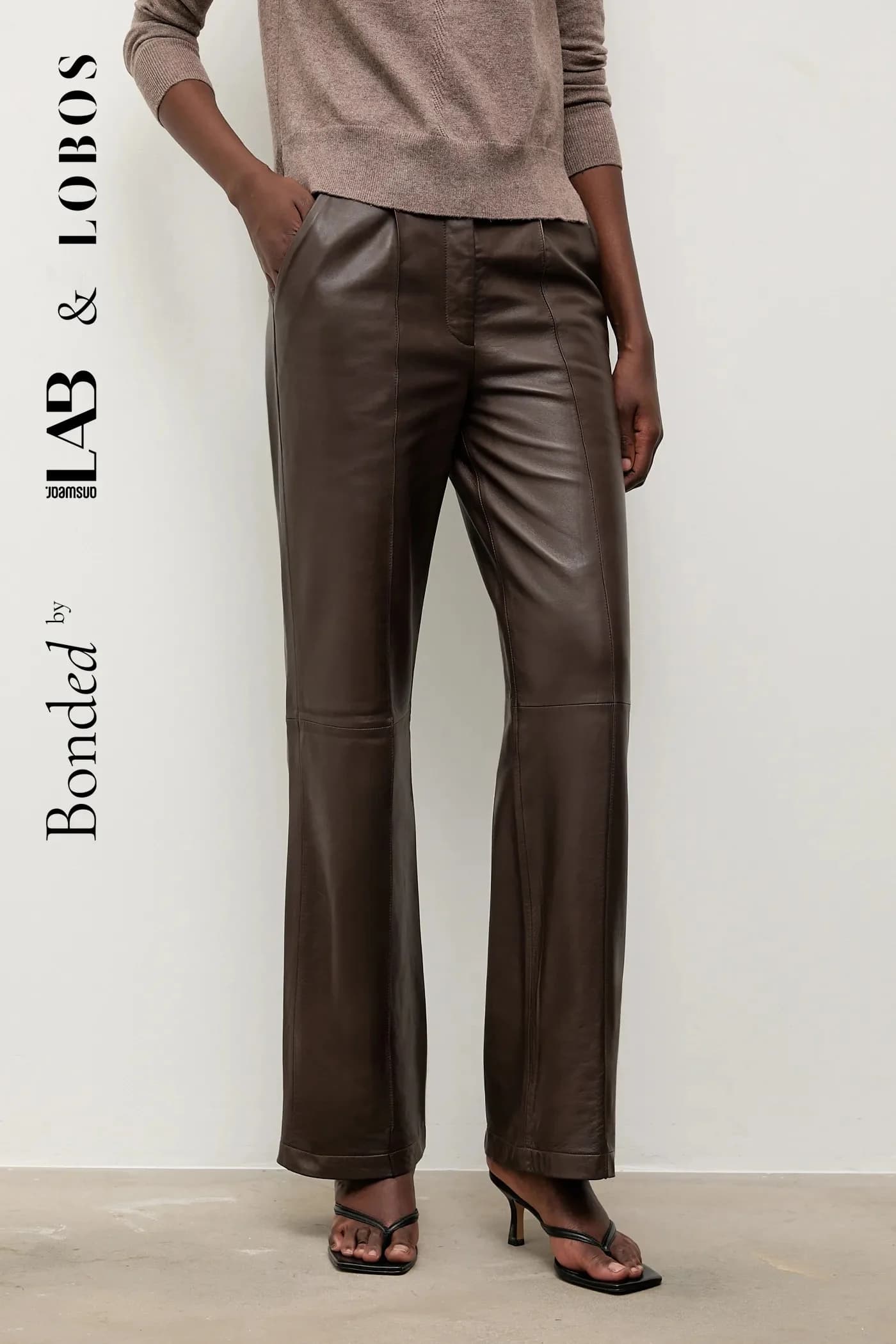 Скреплены кожаными брюками Answear.LAB и LOBOS.