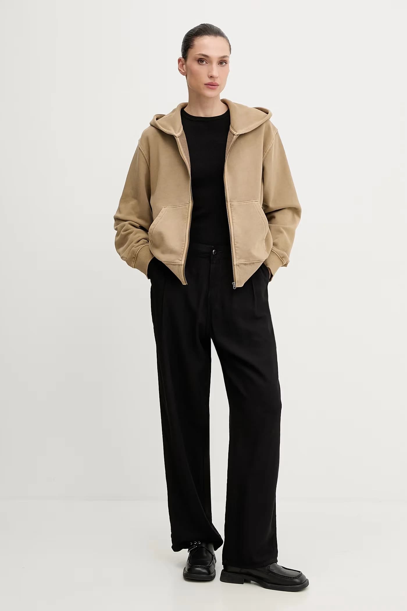 Женские вискозные брюки-чиносы со складками - фото 2