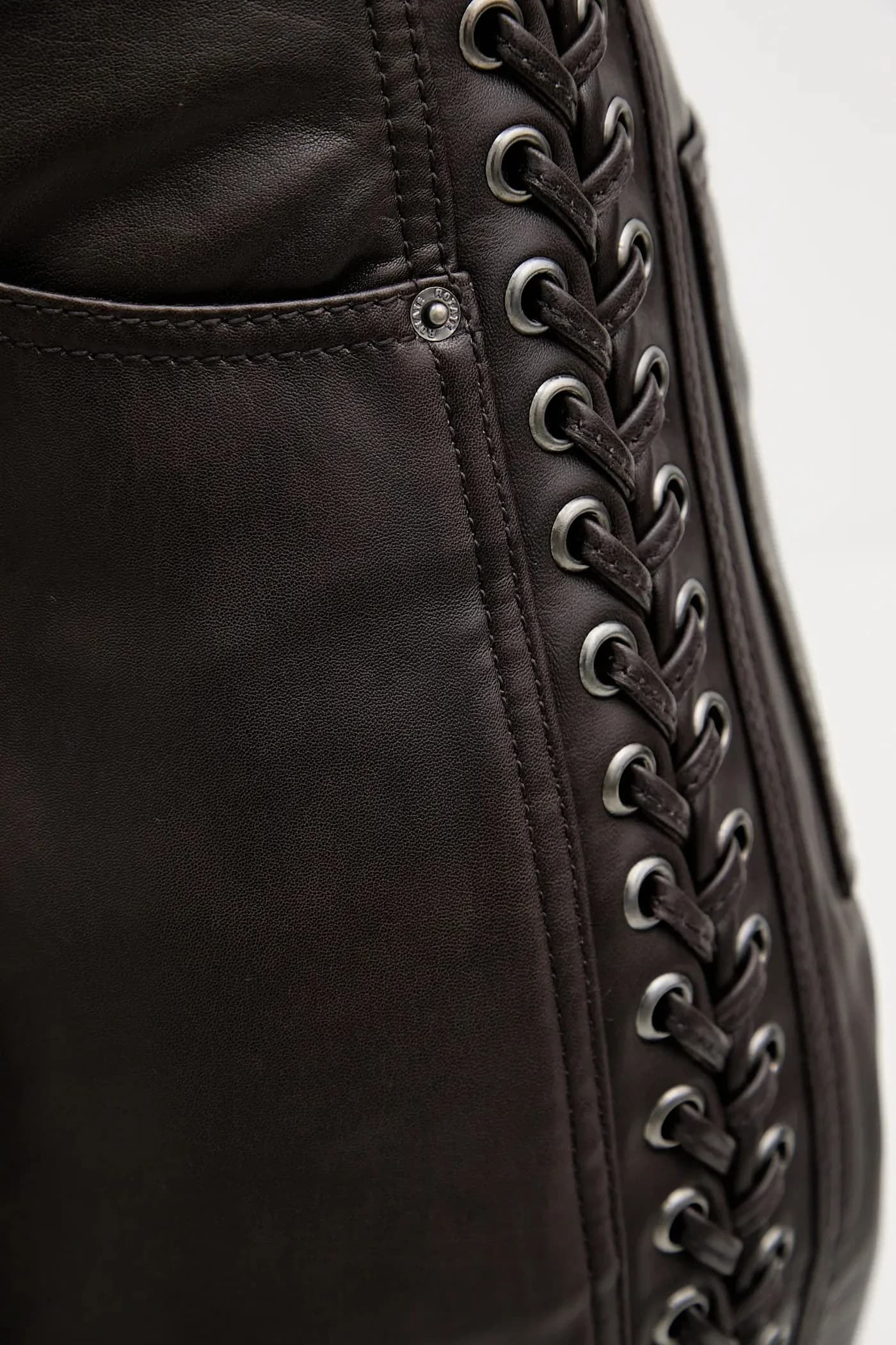 Кожаные брюки - фото 4