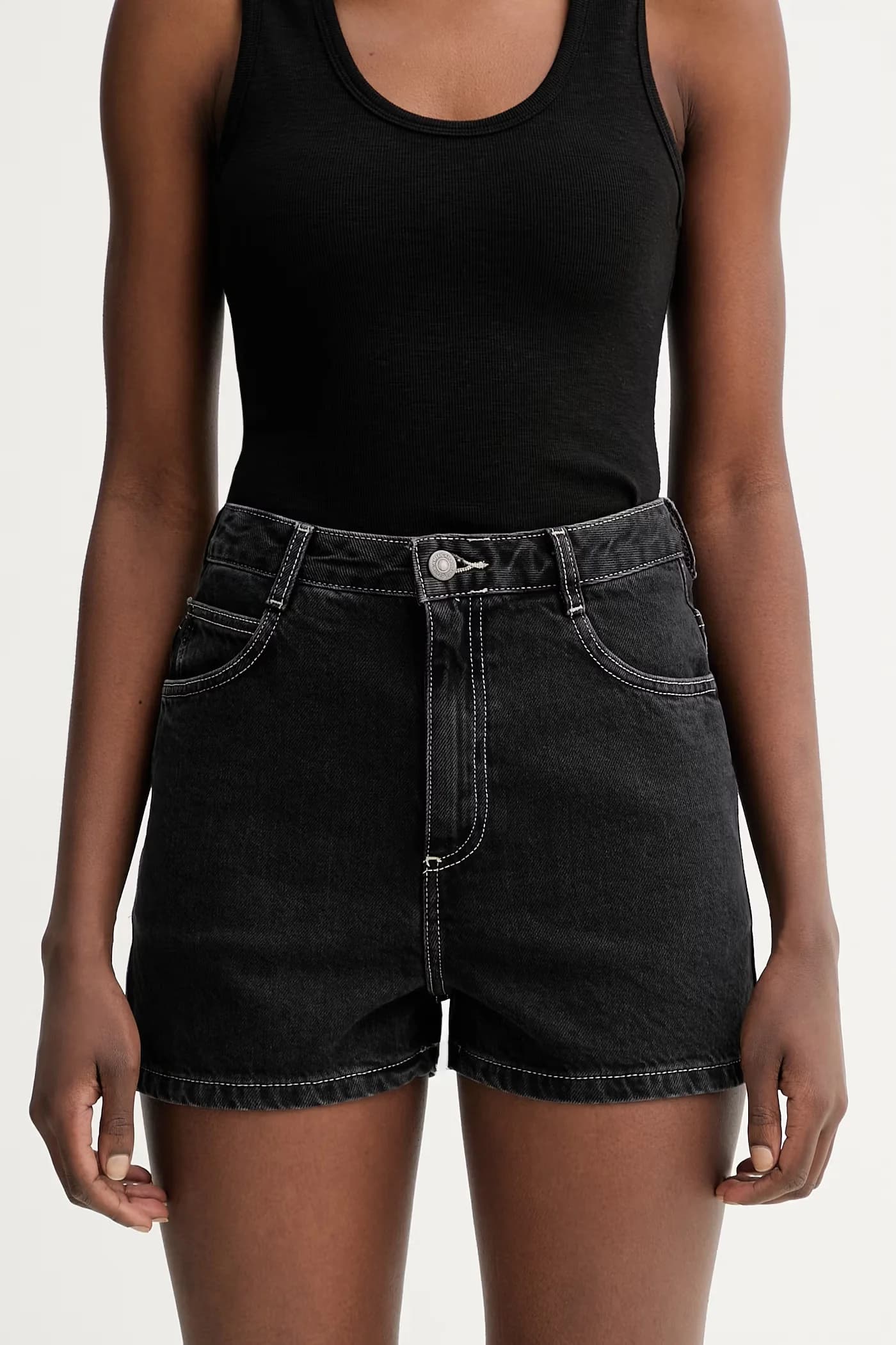 Джинсовые шорты