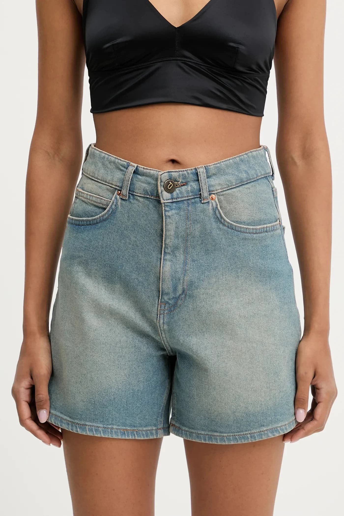 Джинсовые шорты