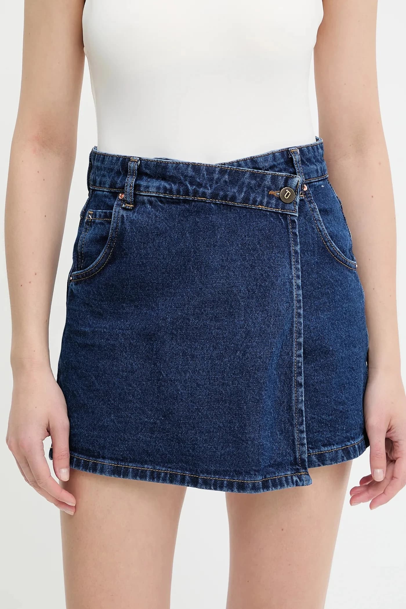 Джинсовые шорты