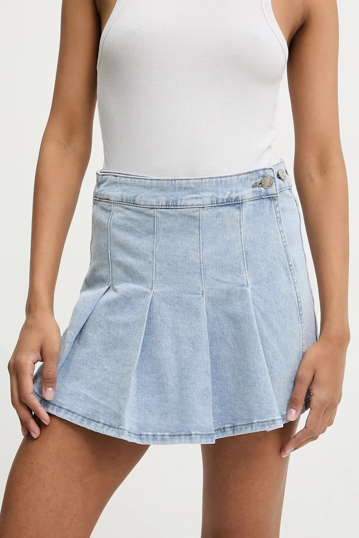 Джинсовые шорты