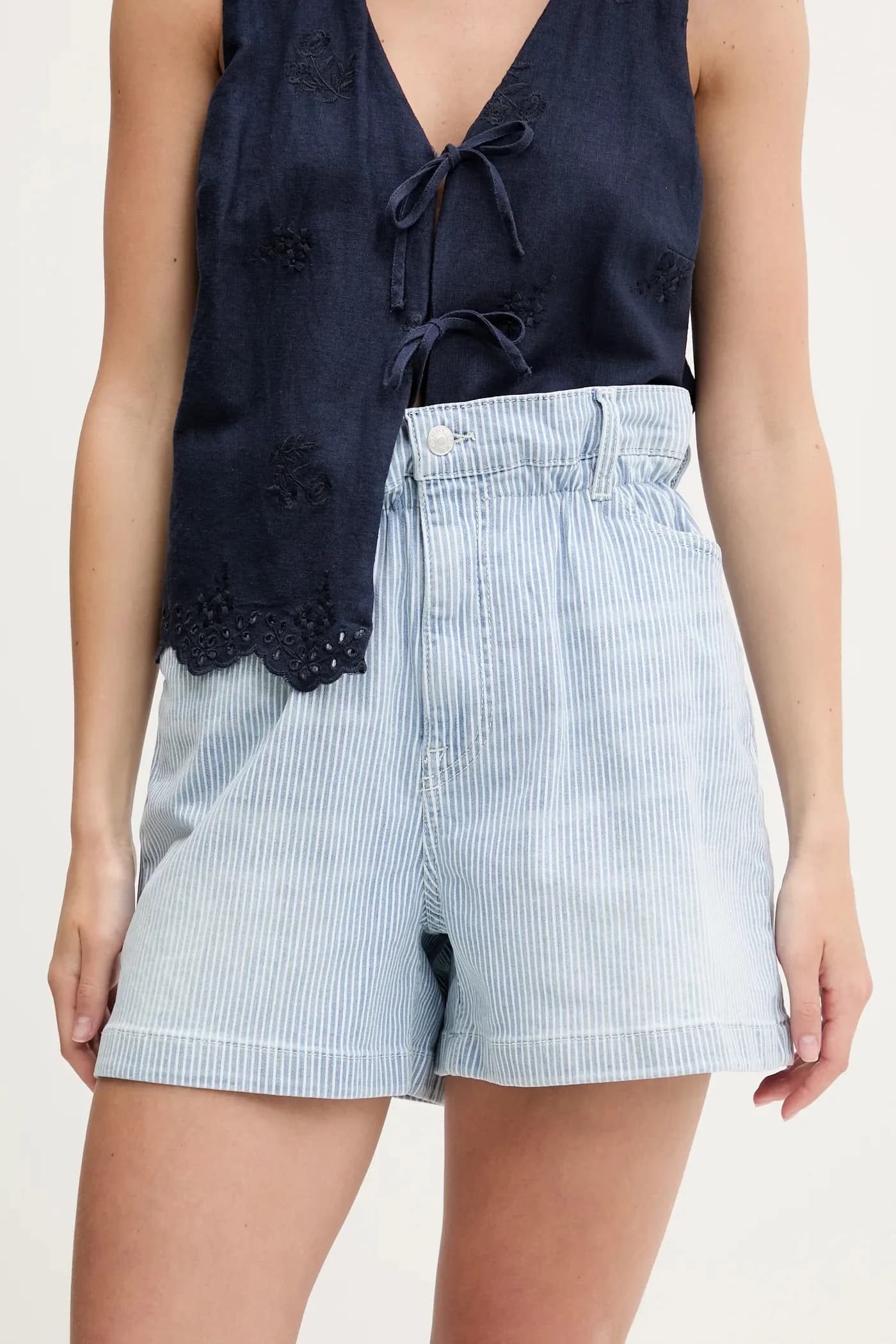 Джинсовые шорты