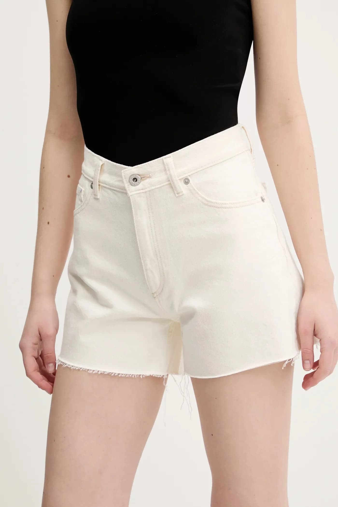 Джинсовые шорты