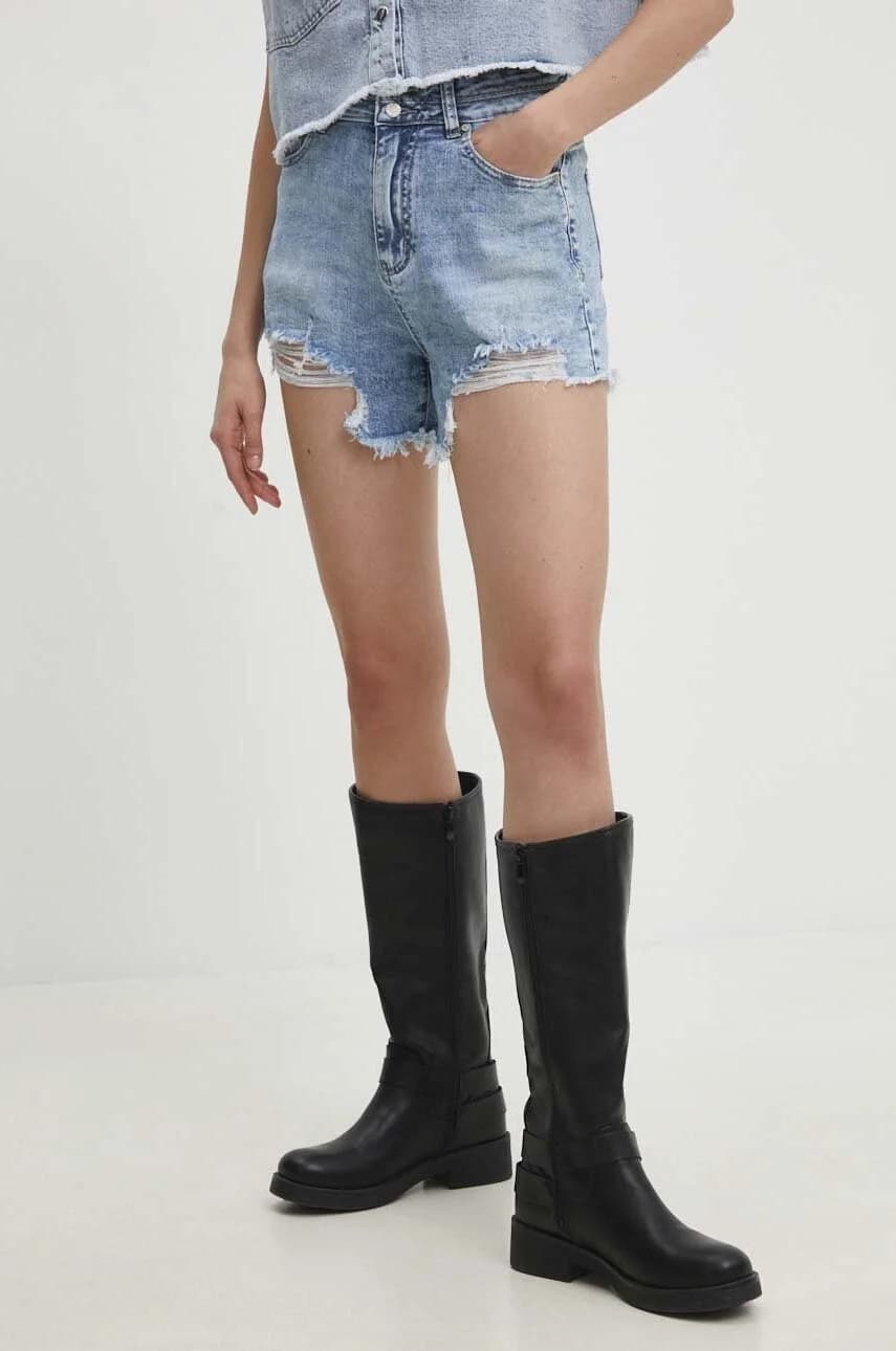 Джинсовые шорты