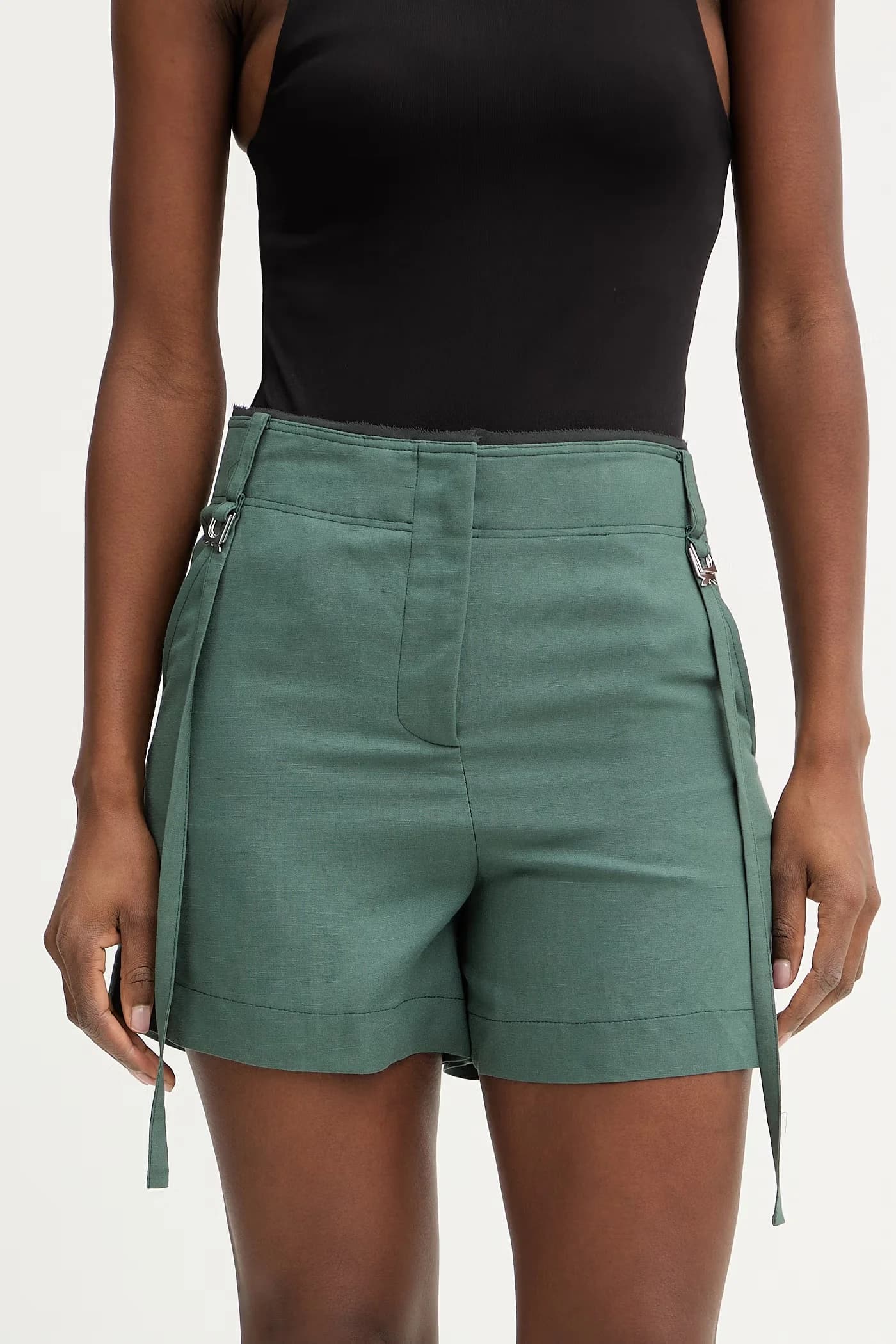 Женские шорты с льном