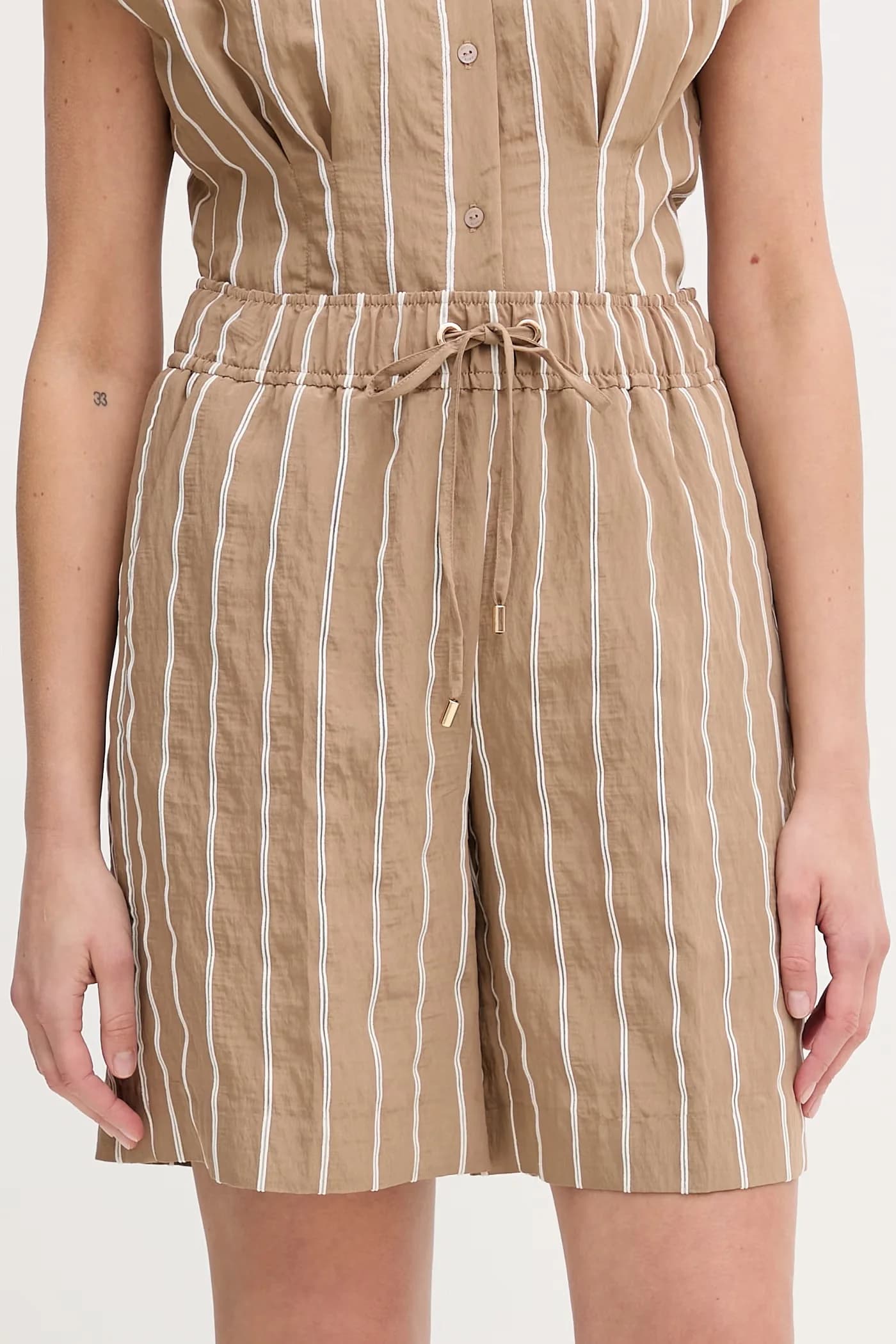 Женские шорты из вискозы.