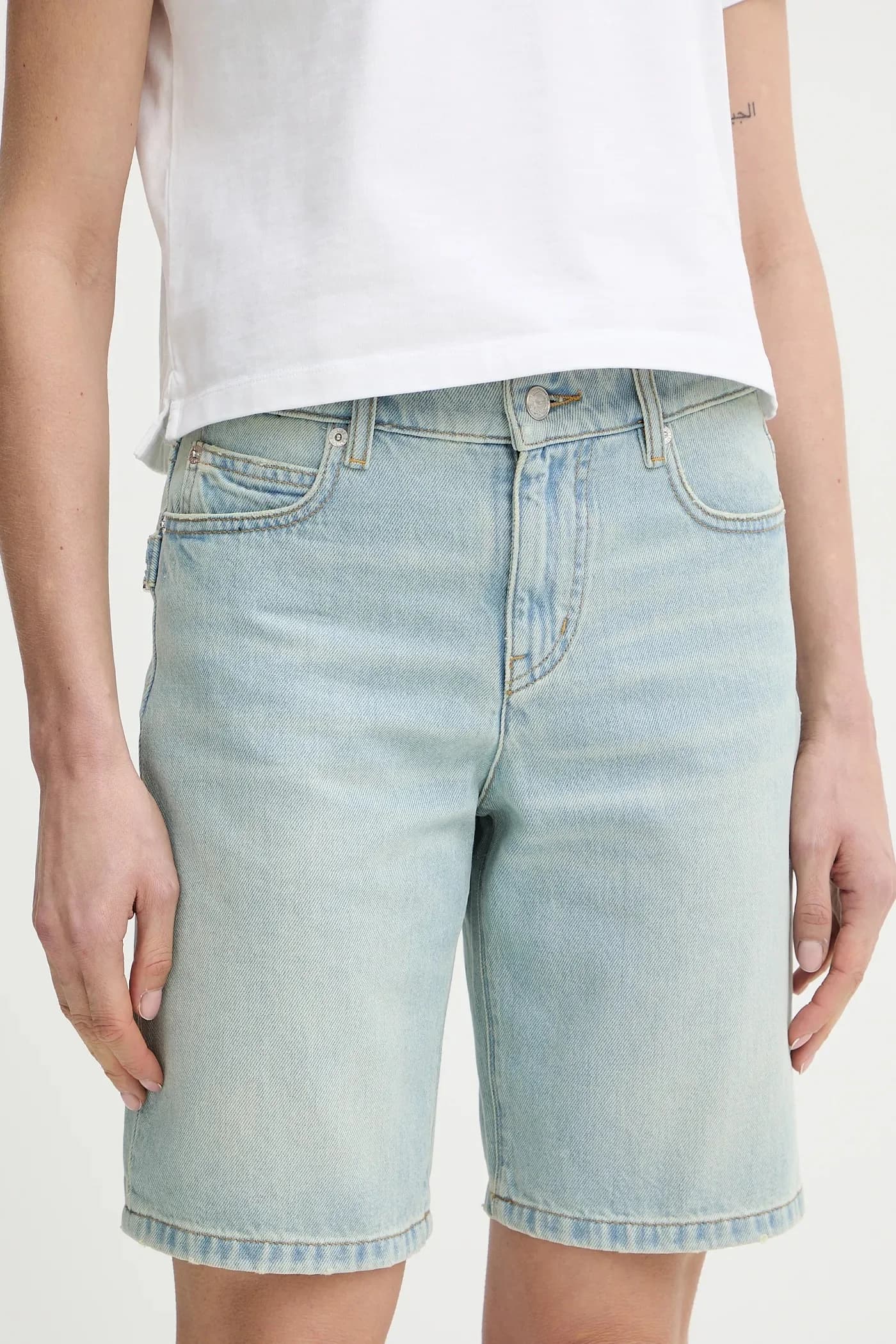 Джинсовые шорты