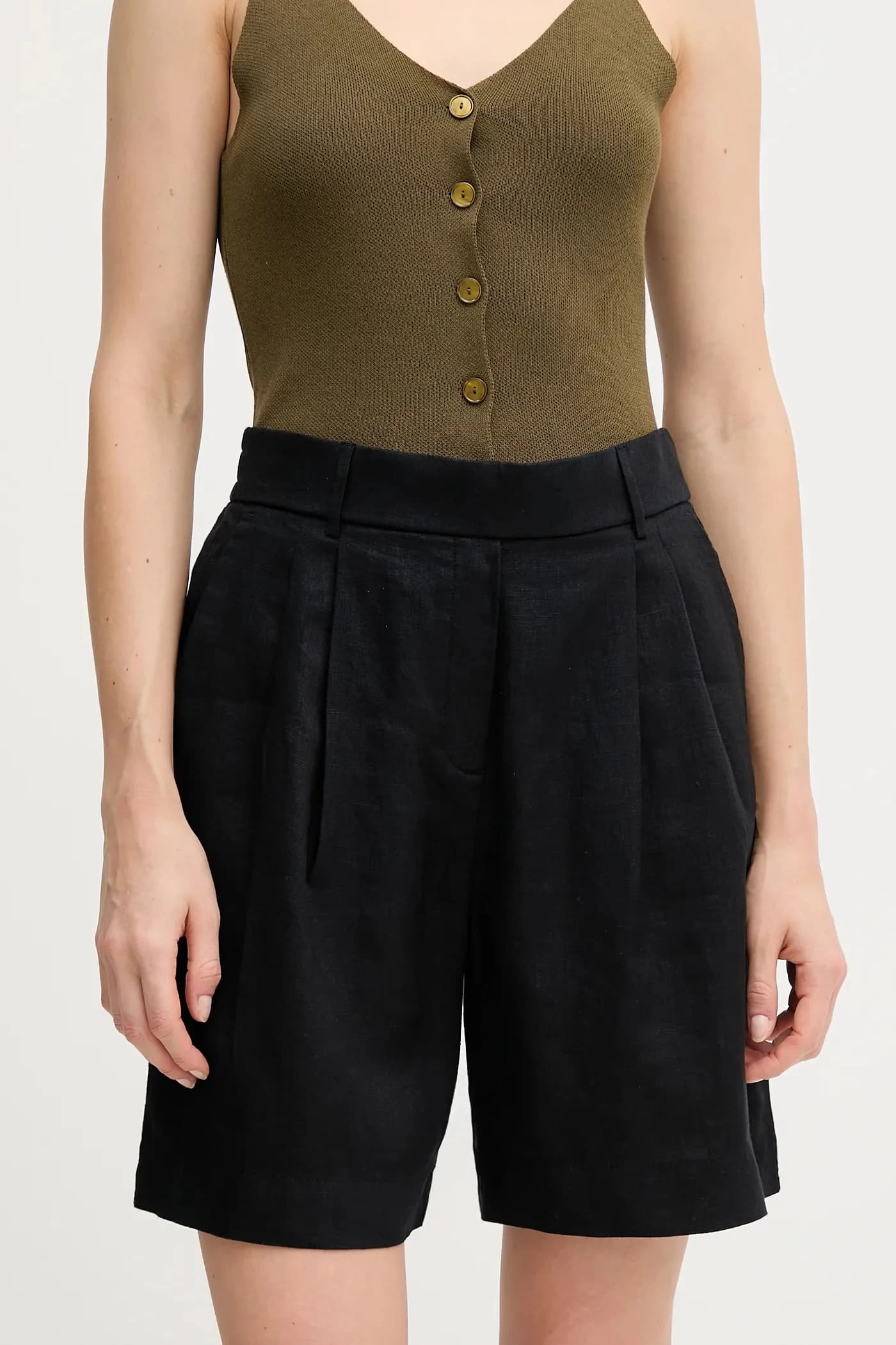 Льняные шорты