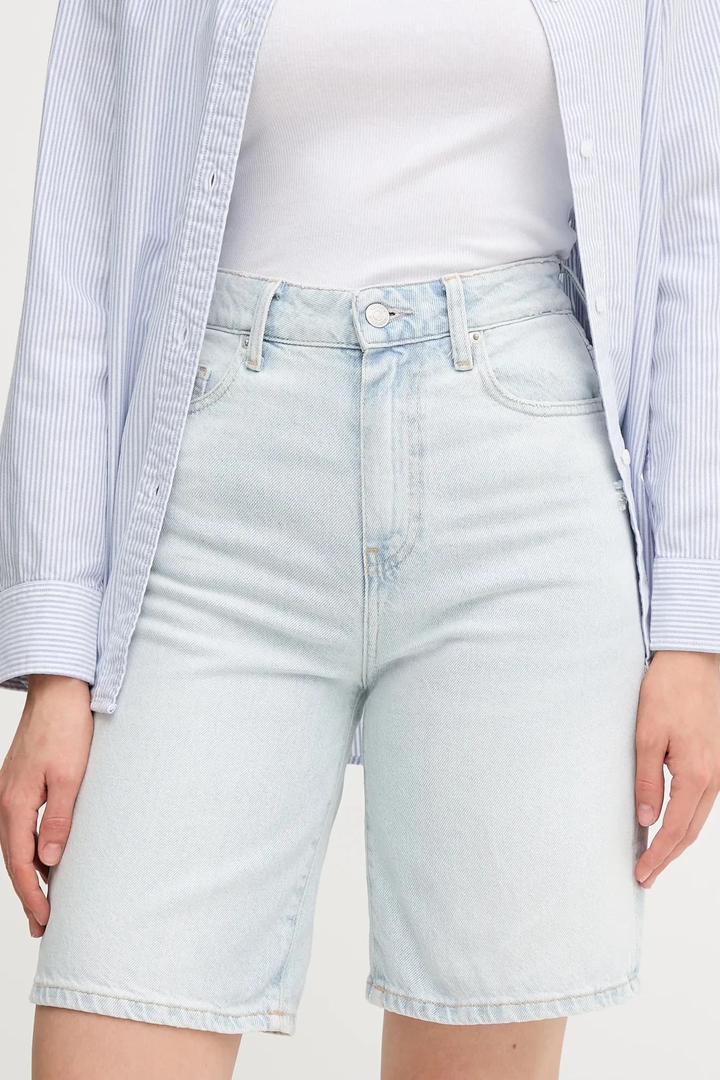 Джинсовые шорты