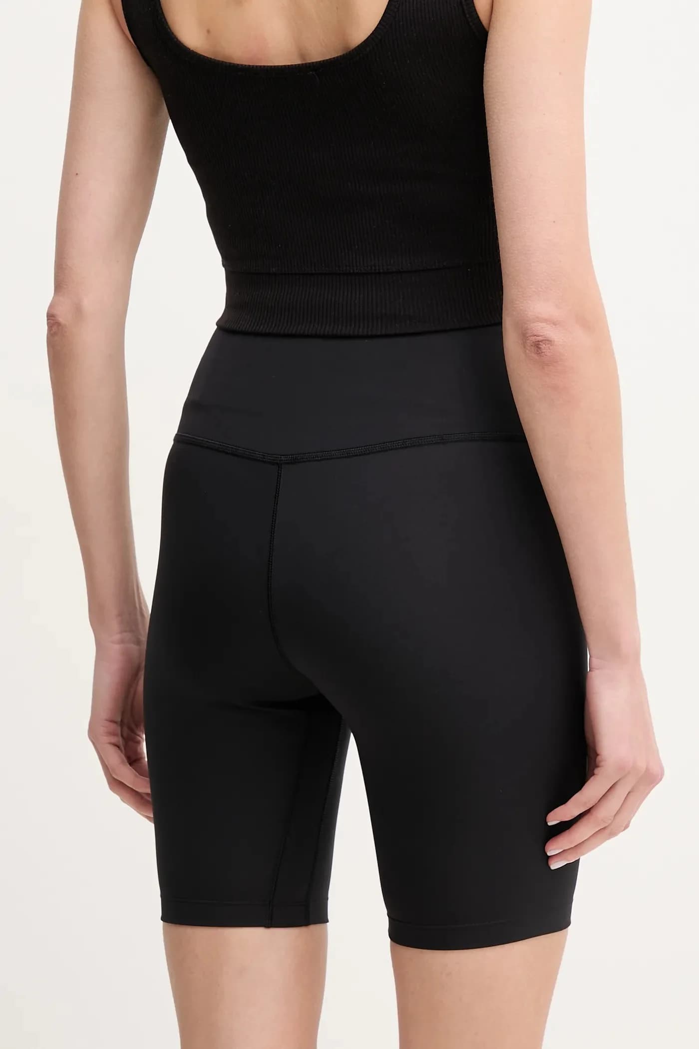 Гибкие спортивные шорты - фото 3