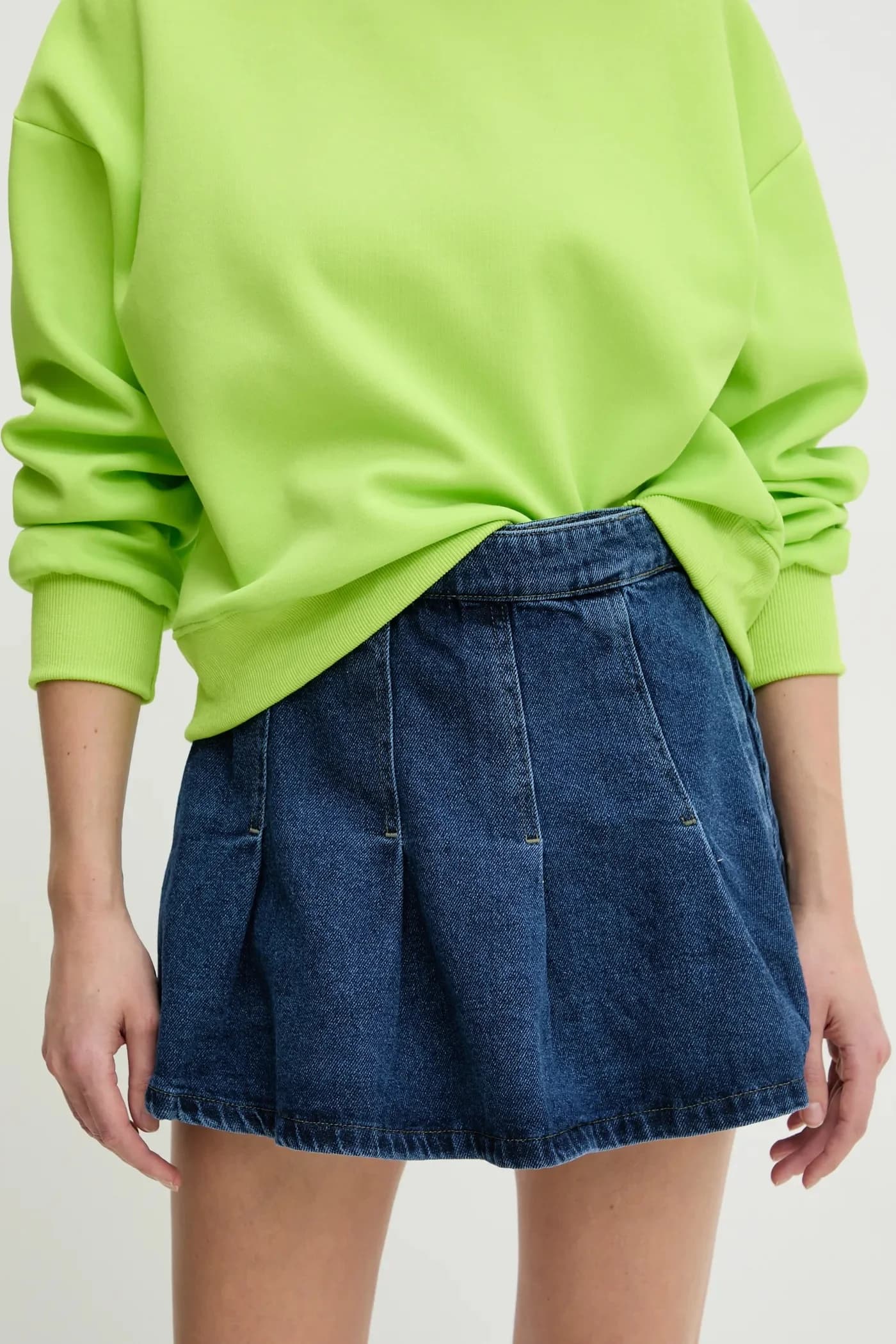 Джинсовая юбка и брюки