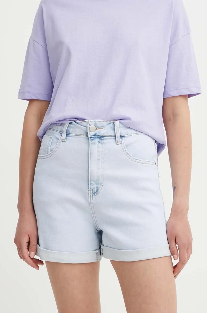 Джинсовые шорты