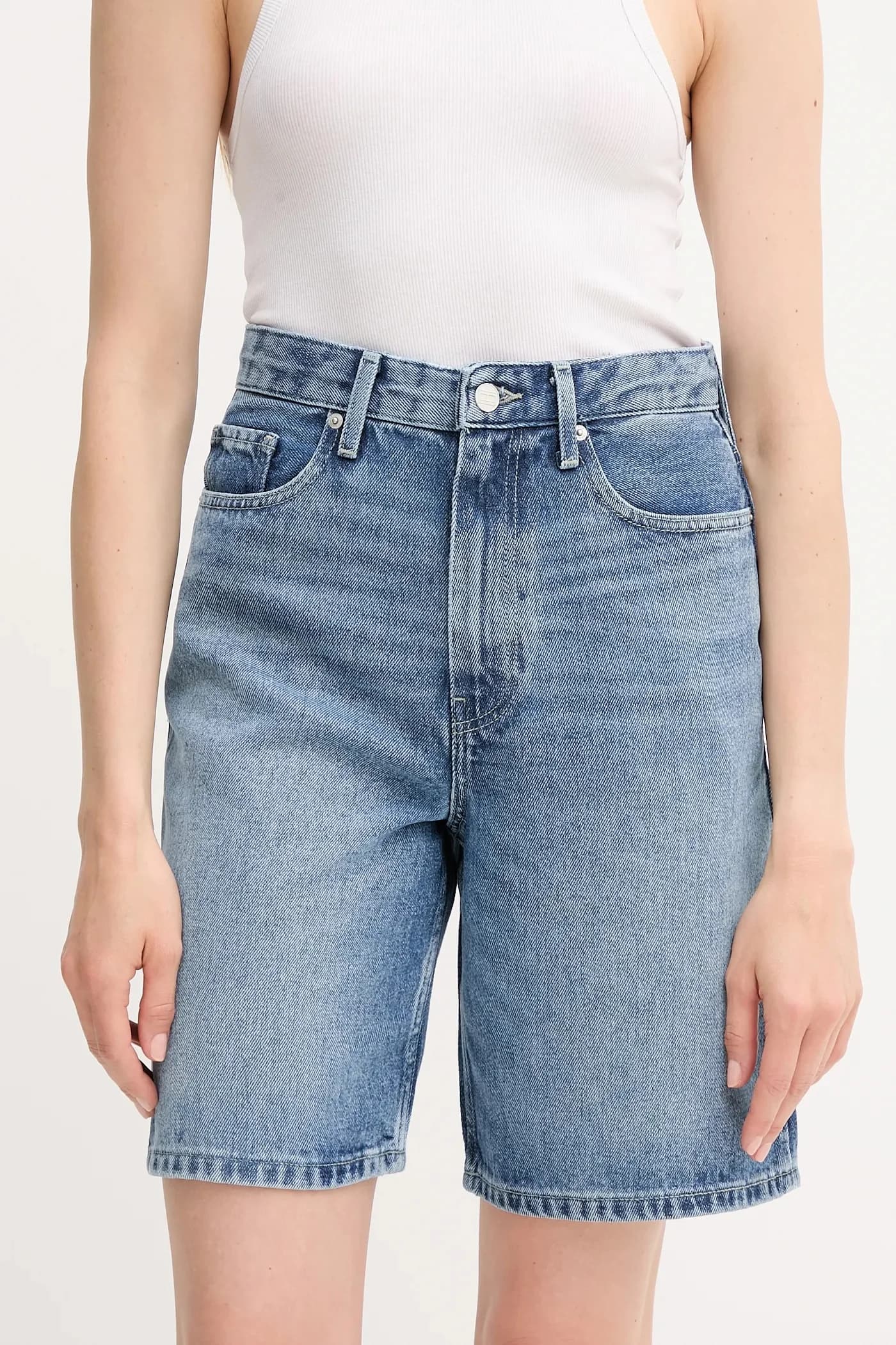 Джинсовые шорты