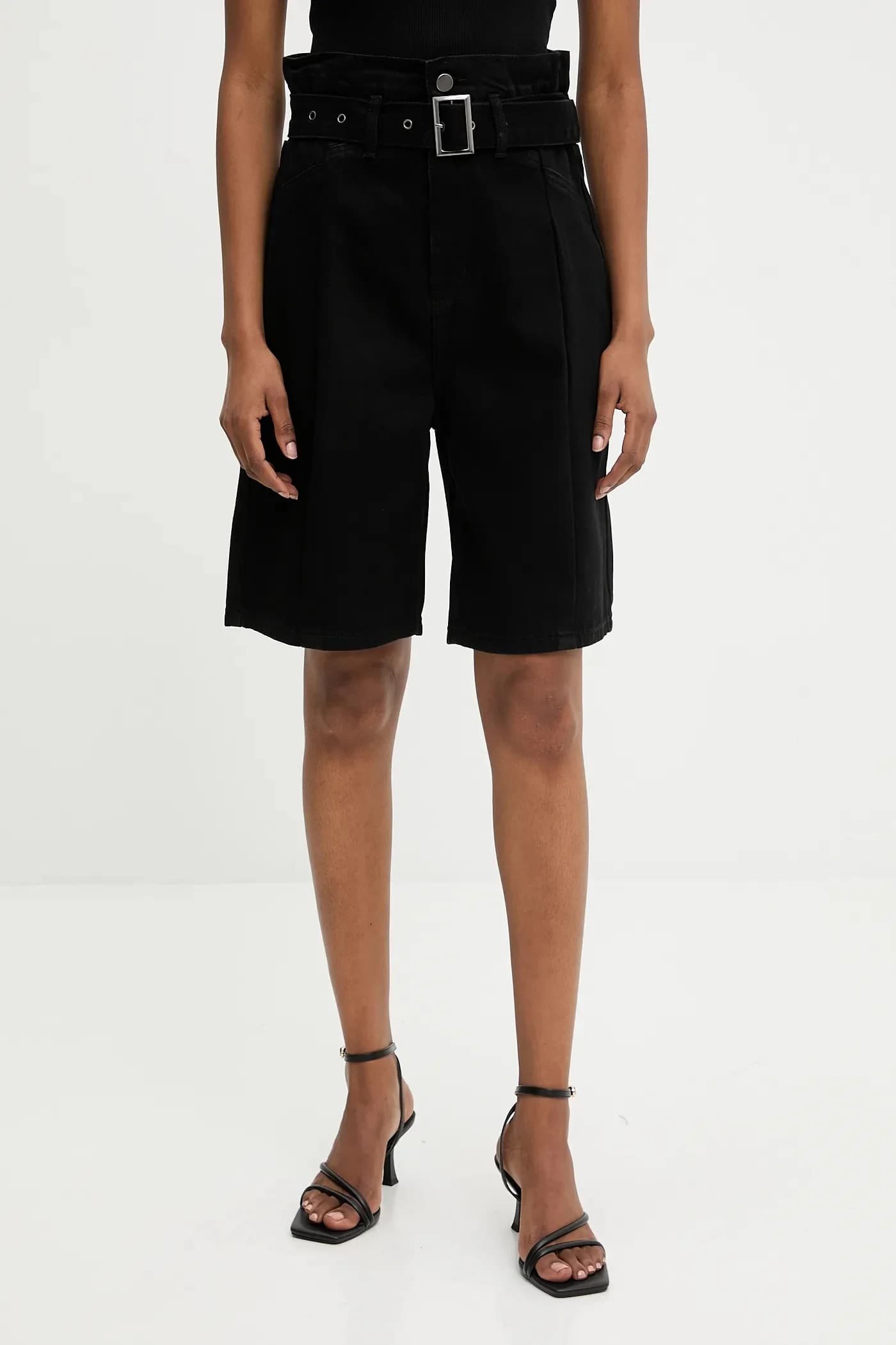 Джинсовые шорты