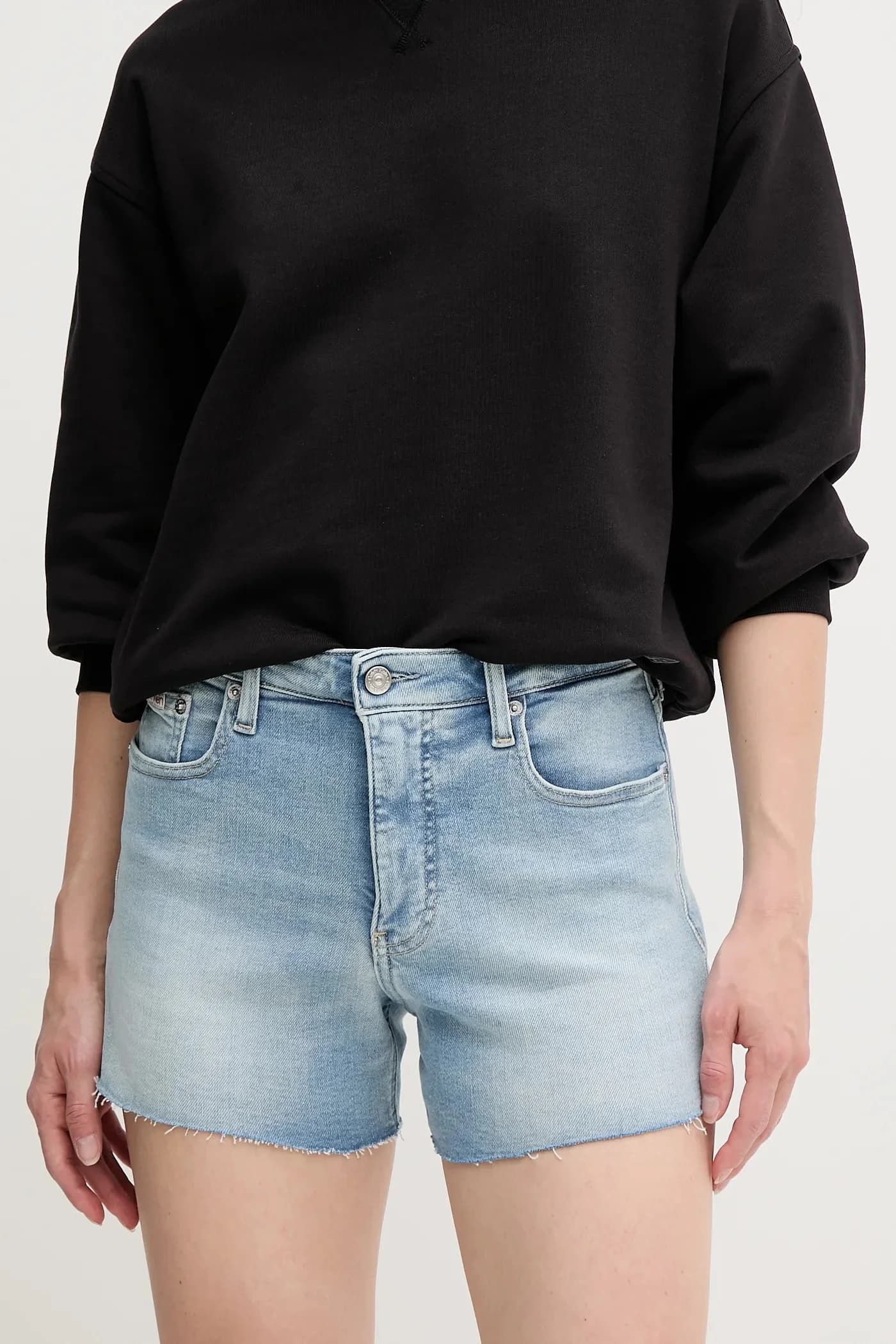 Джинсовые шорты