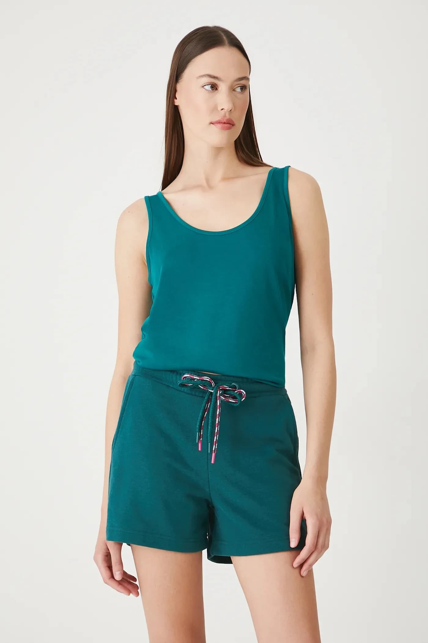 Спортивные шорты