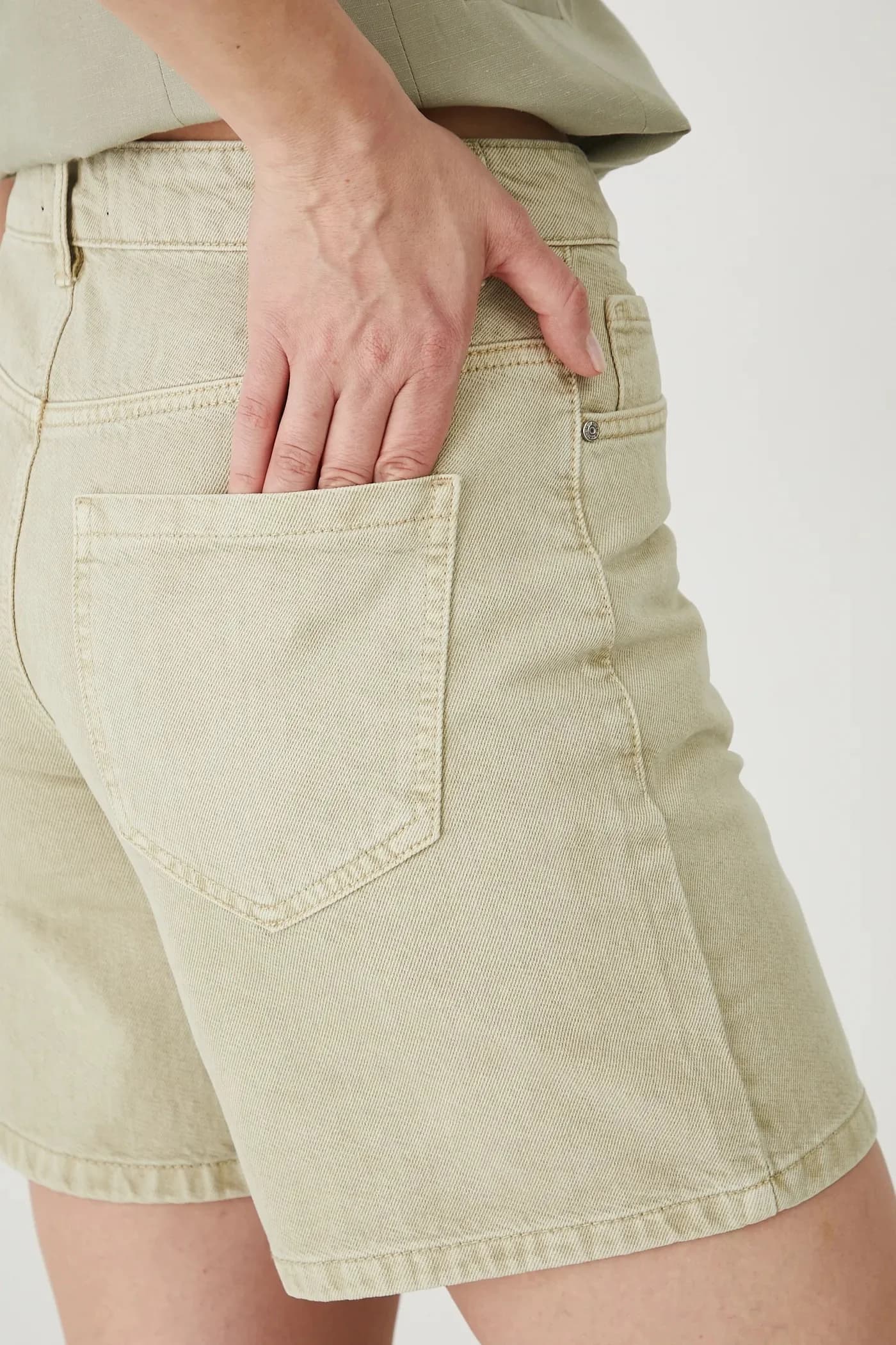 Хлопковые джинсовые шорты - фото 4