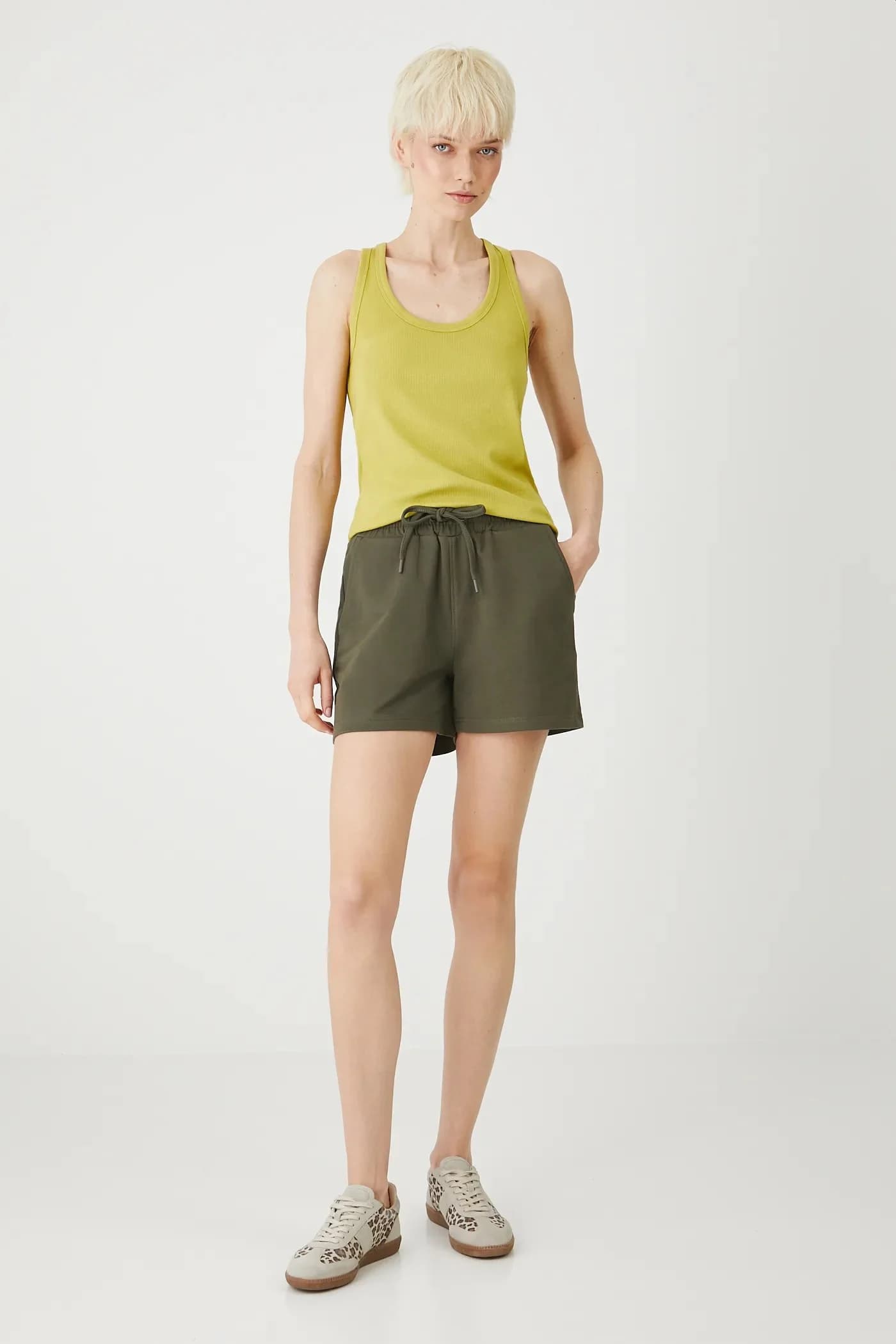 Спортивные шорты