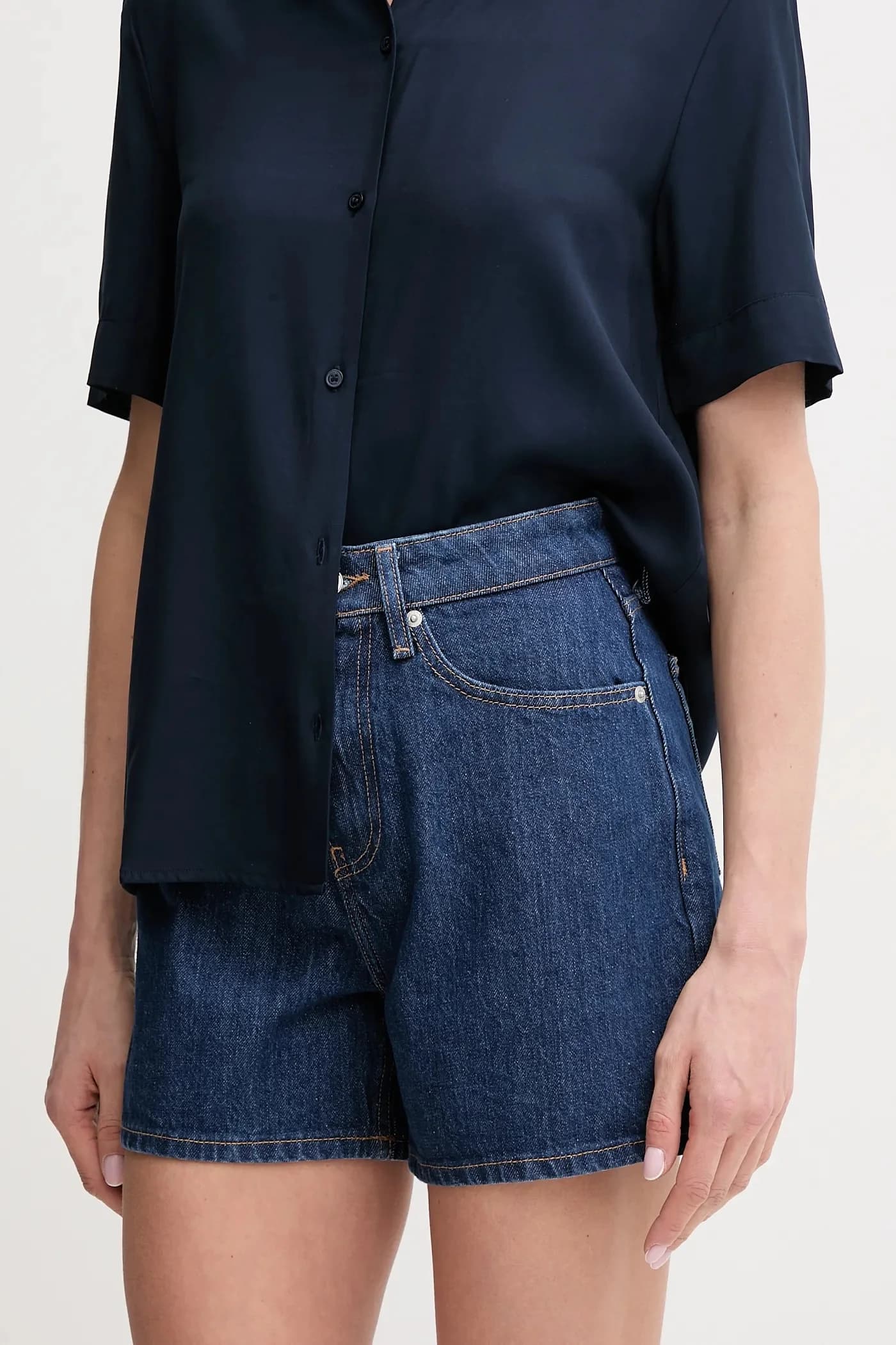 Джинсовые шорты