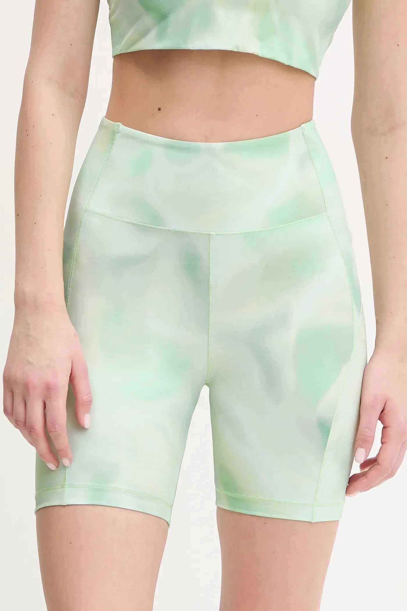 Тренировочные шорты