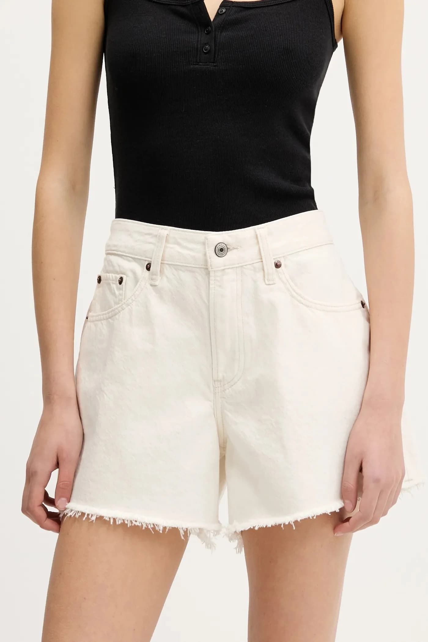 Джинсовые шорты