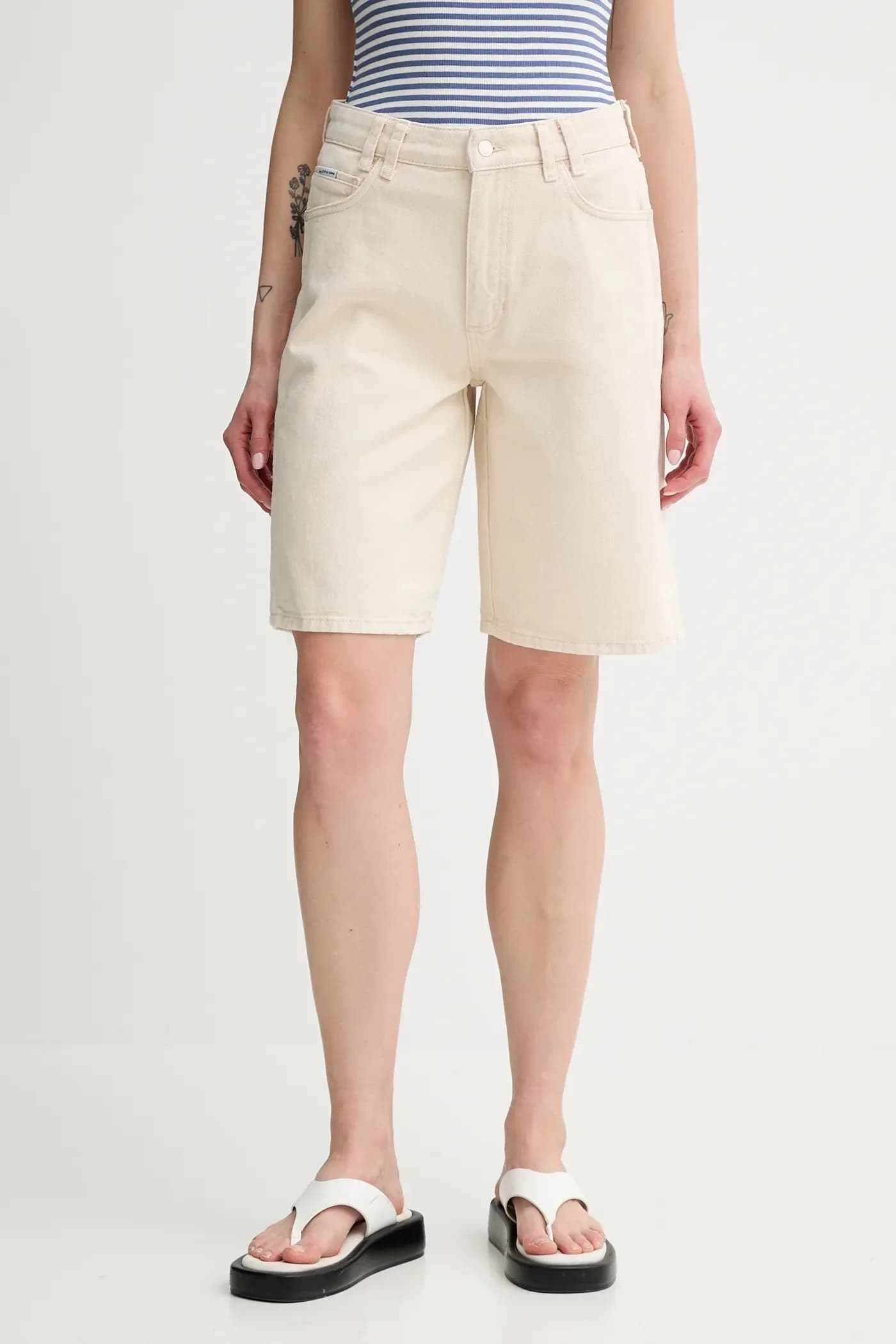 Джинсовые шорты