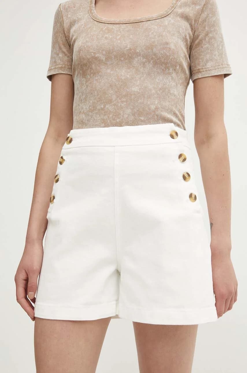 Джинсовые шорты