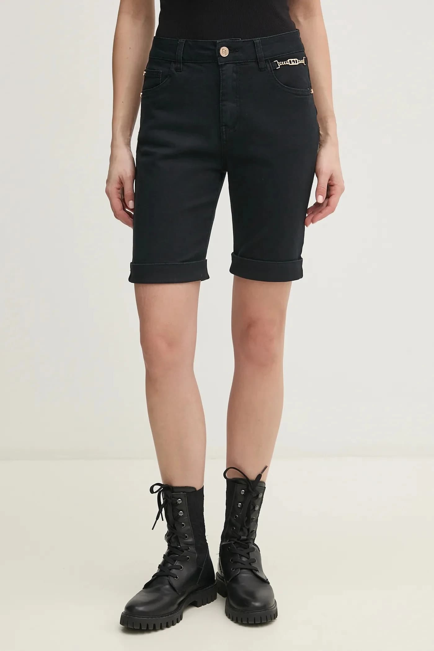 Джинсовые шорты