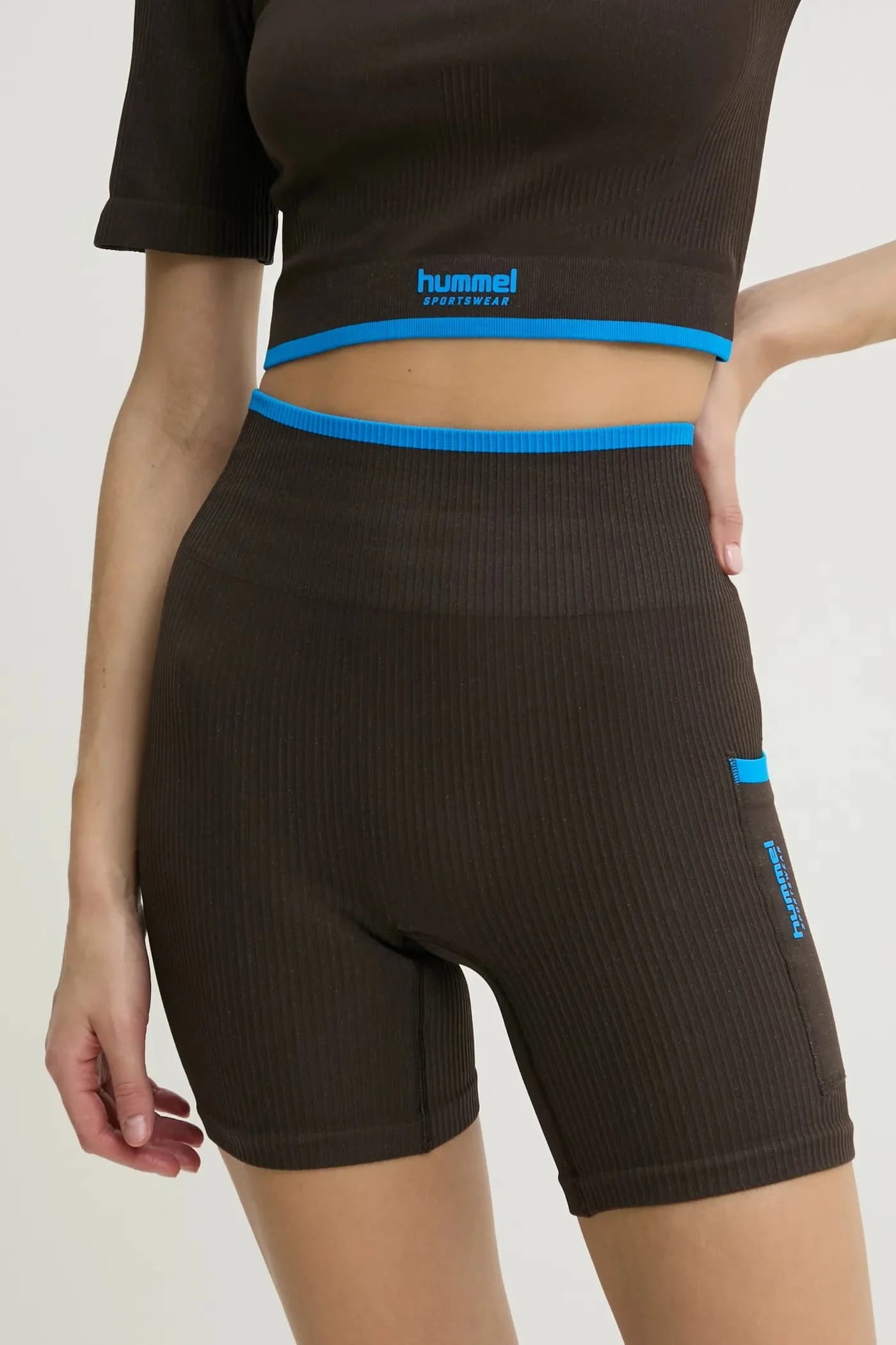 Тренировочные шорты