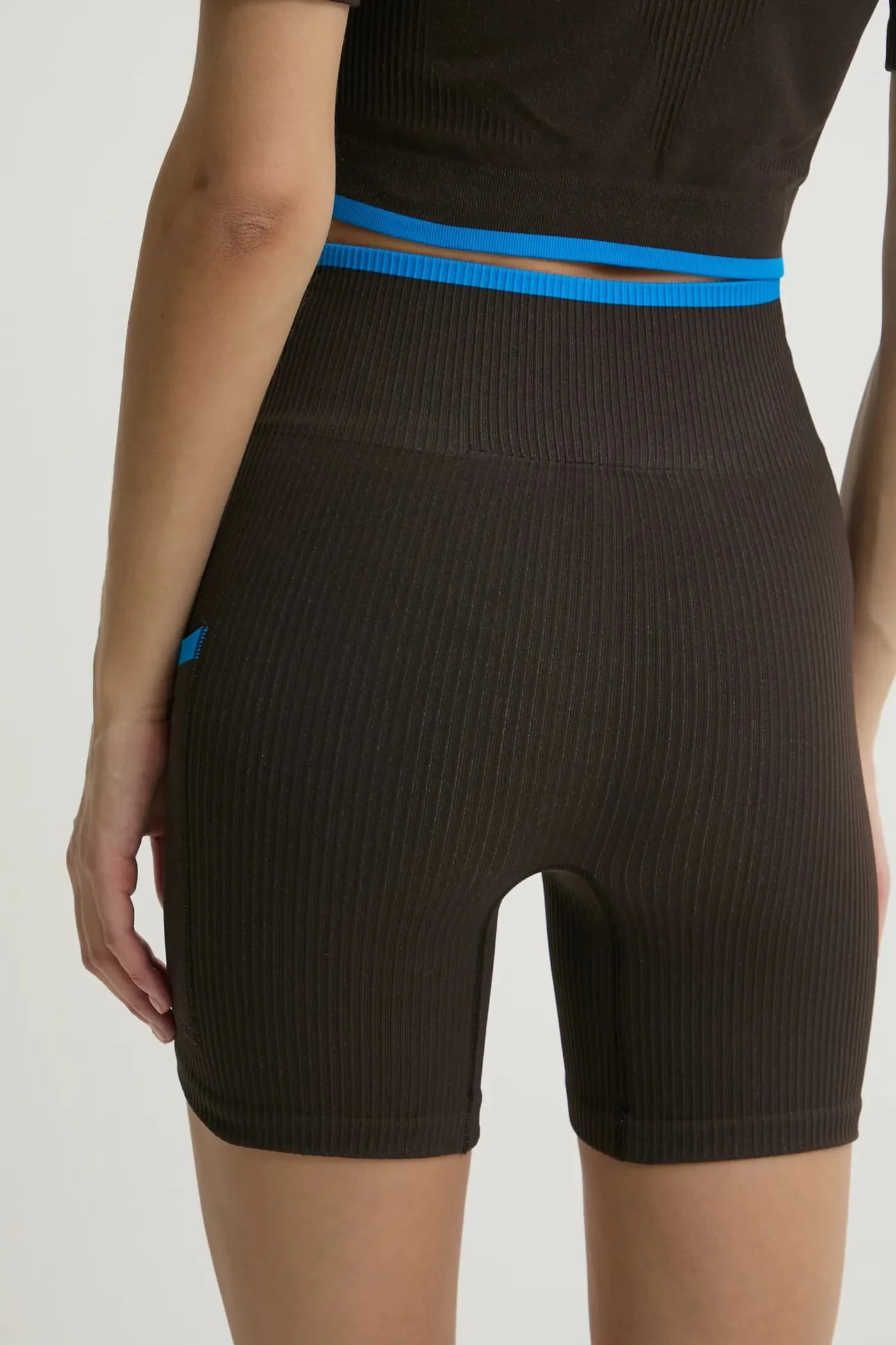 Тренировочные шорты - фото 3