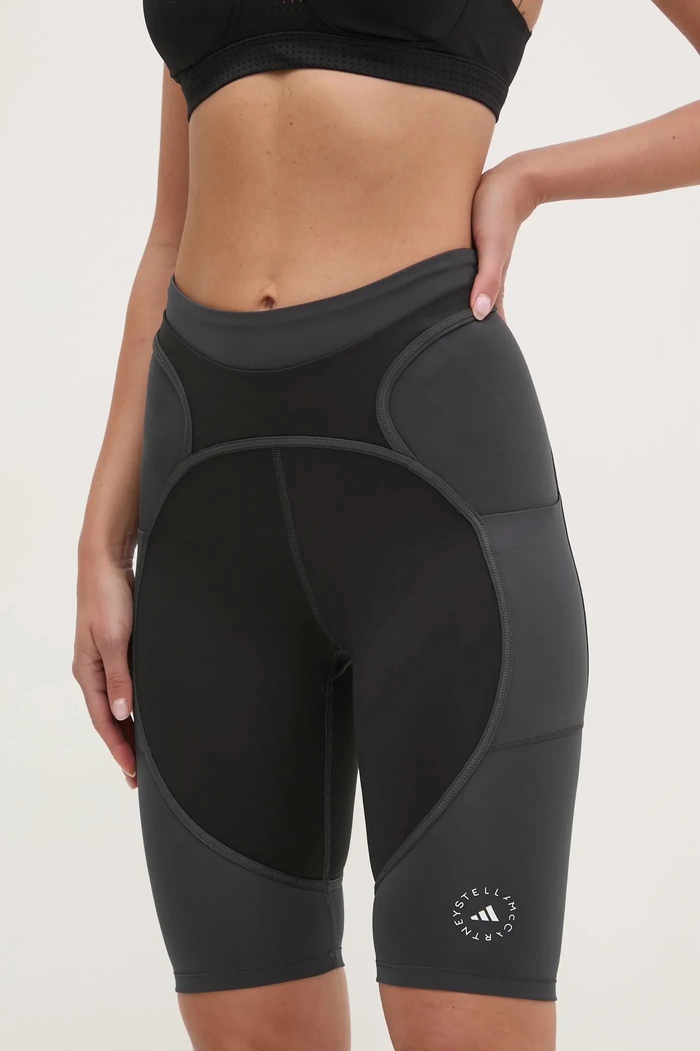 Двухцветные тренировочные шорты