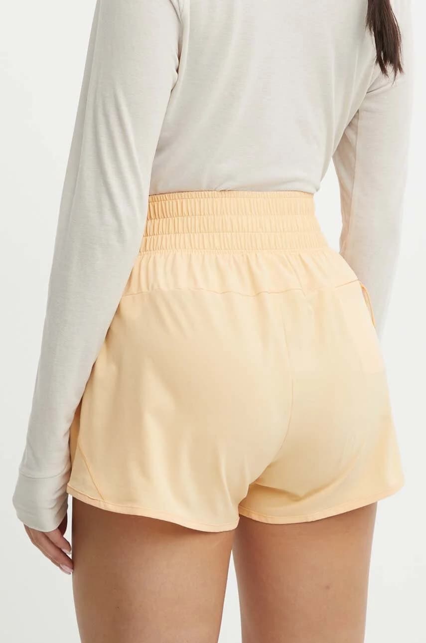 Технологичные шорты для активного отдыха - фото 3