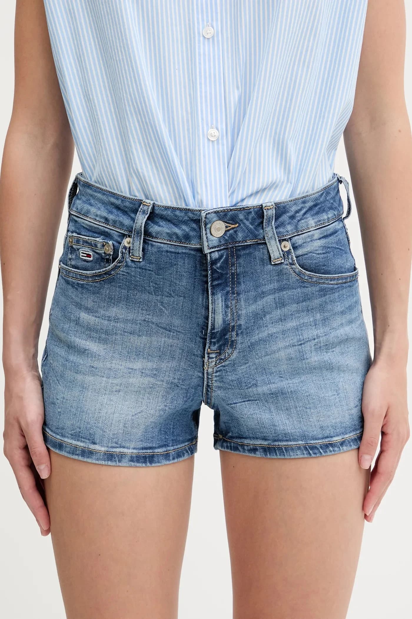 Джинсовые шорты