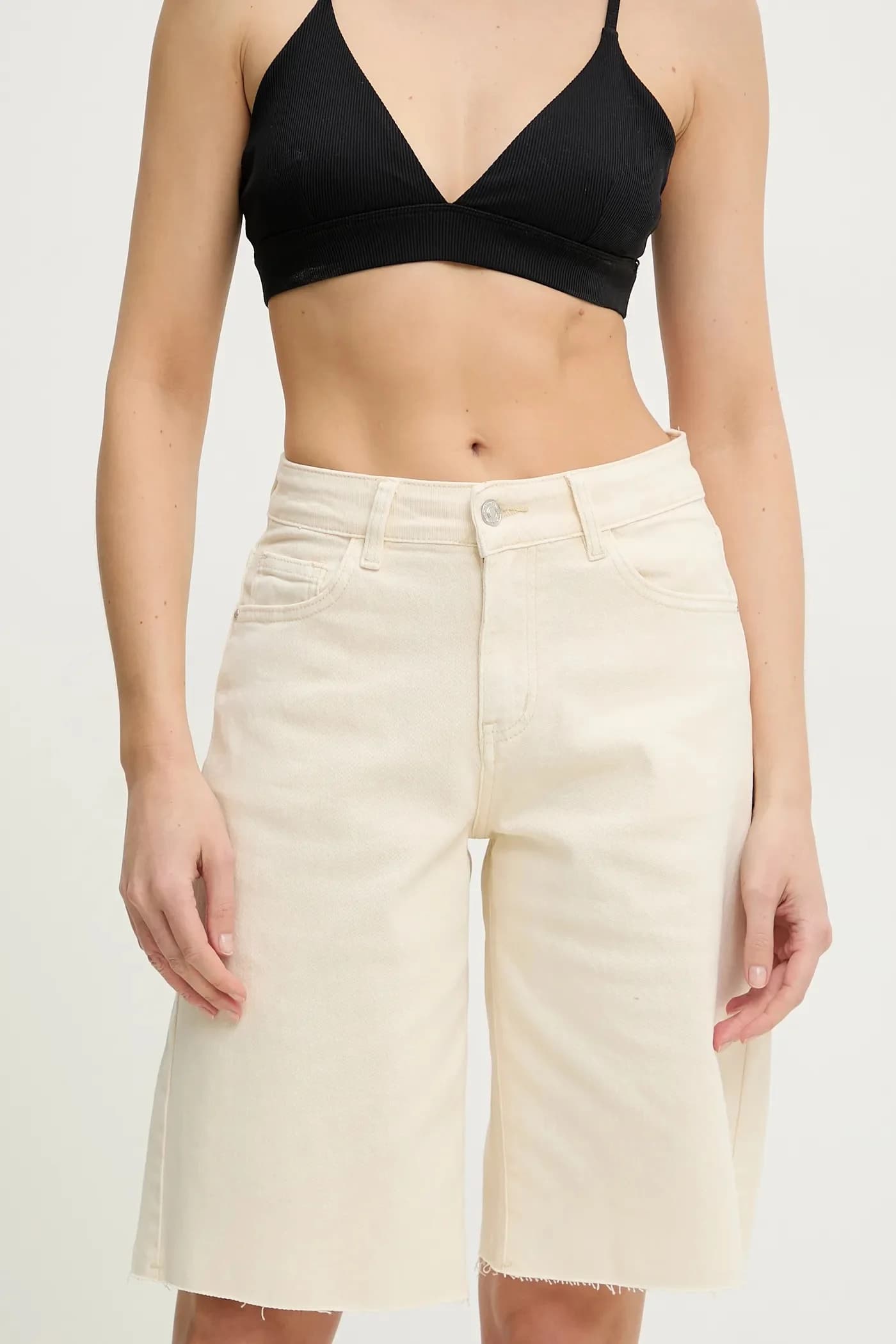 Джинсовые шорты