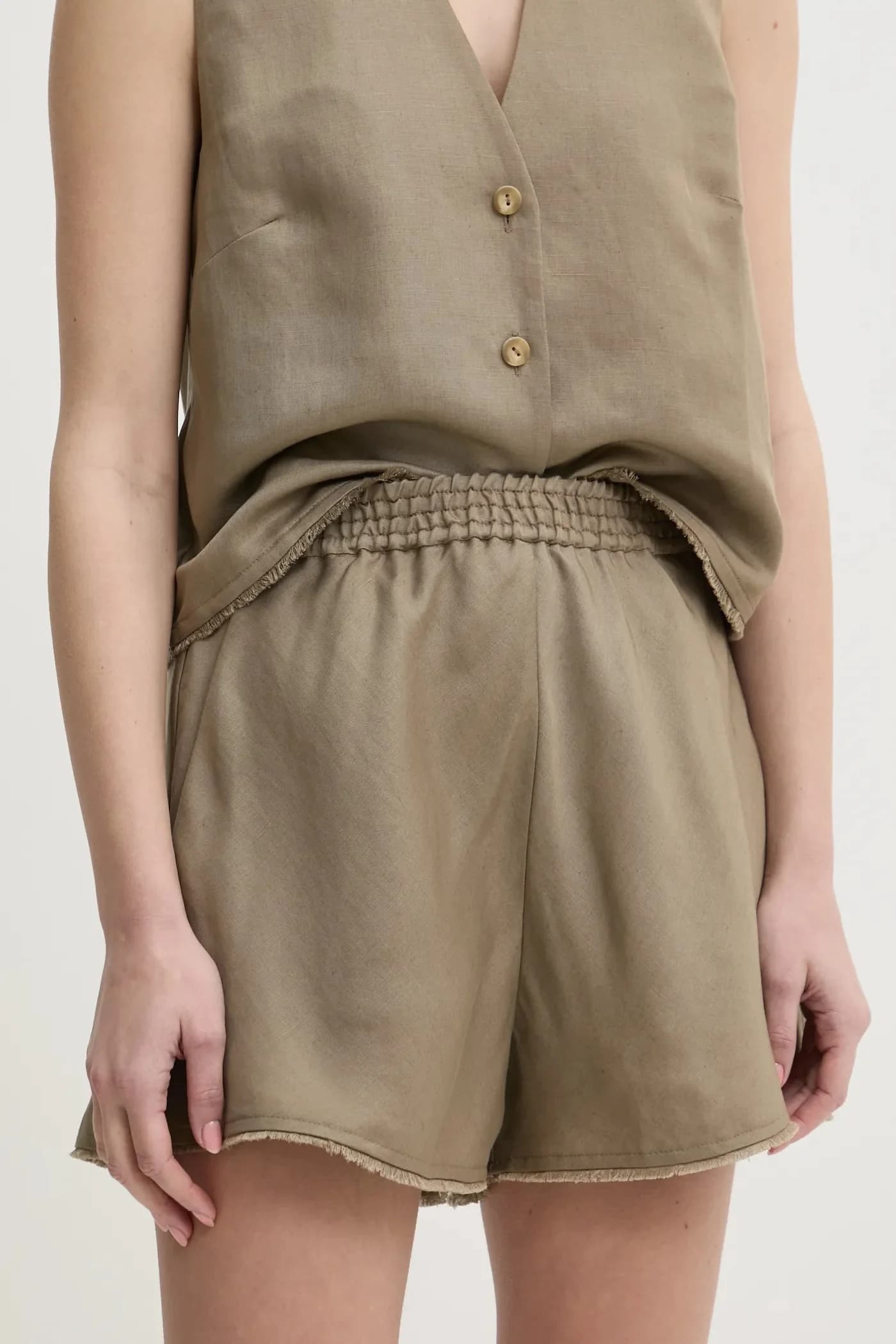Льняные шорты