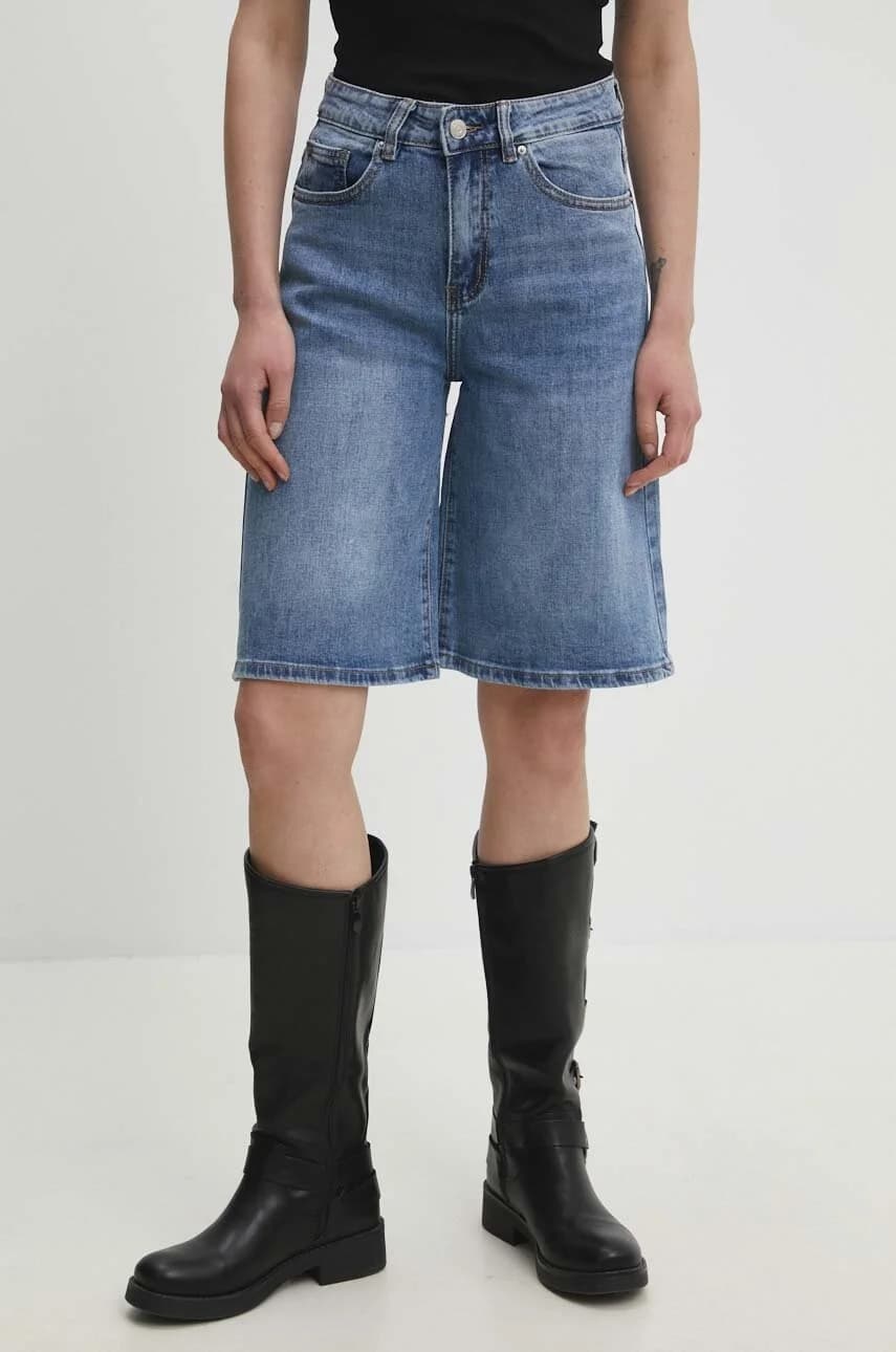 Джинсовые шорты