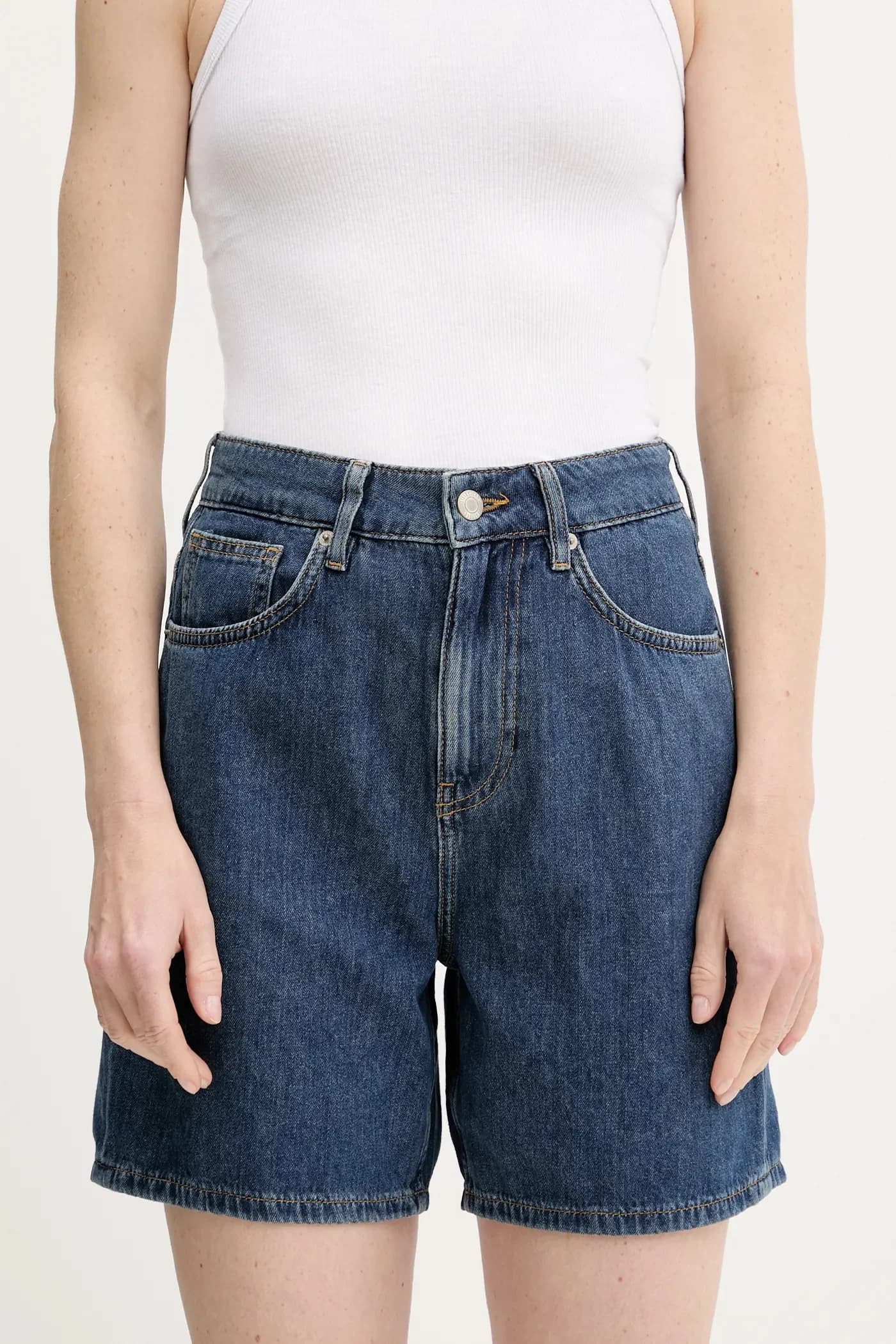 Джинсовые шорты