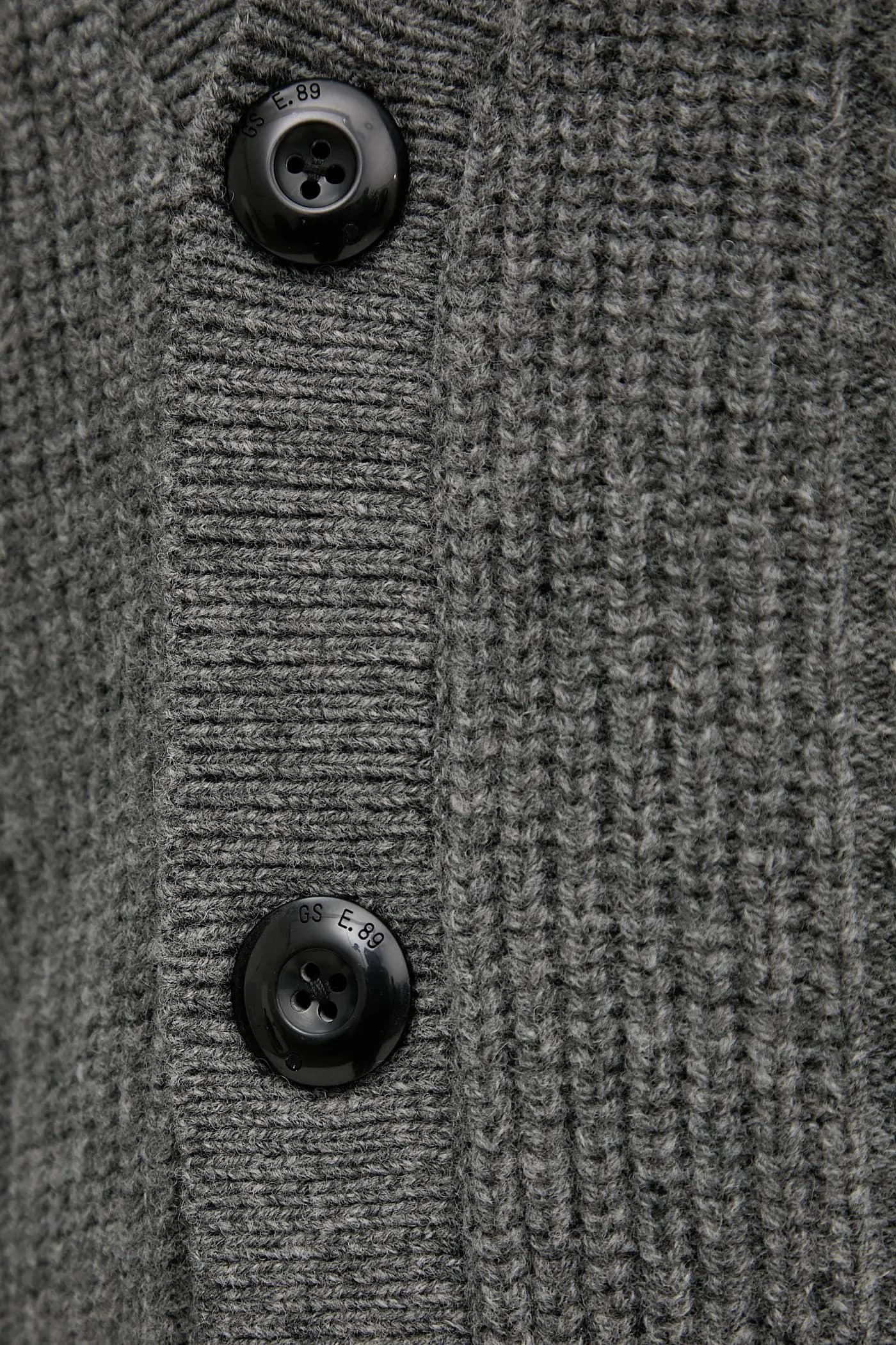 Укороченный шерстяной свитер кардигана с косами - фото 5