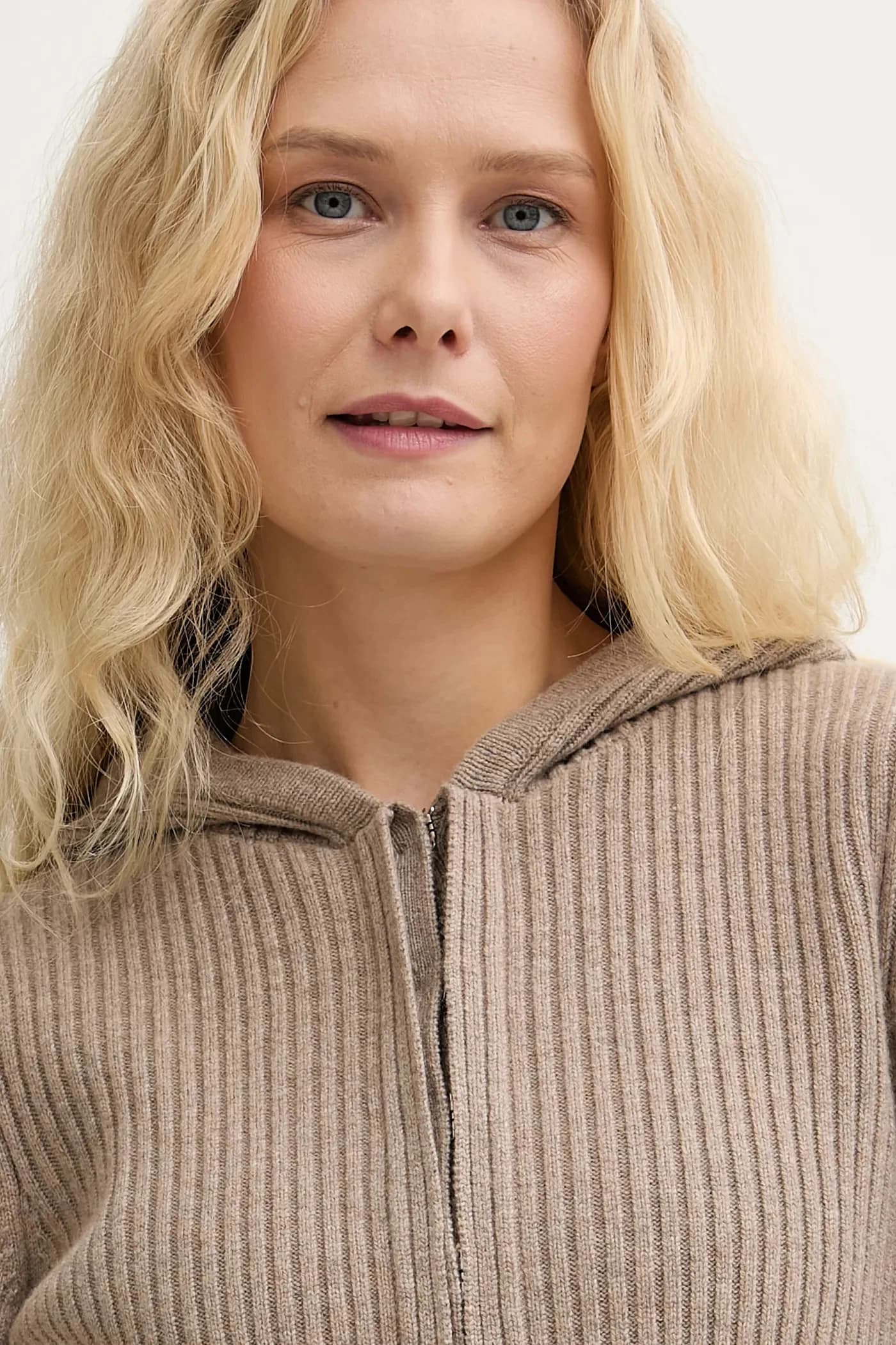 Шерстяной кардиган - фото 4