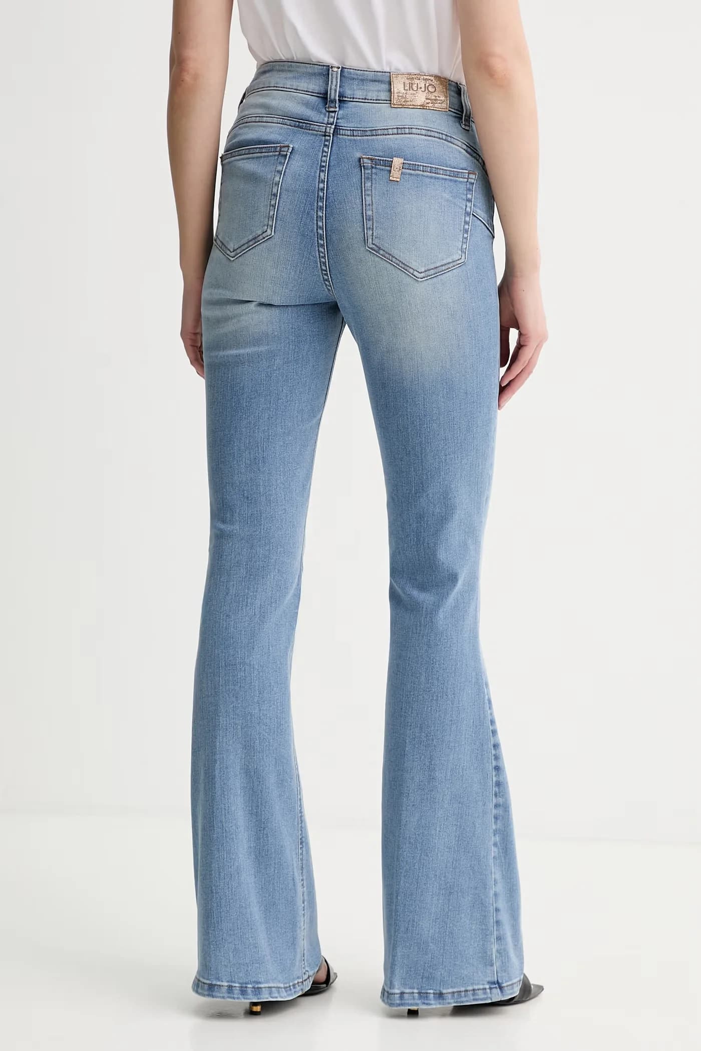 Женские джинсы-клеш - фото 3