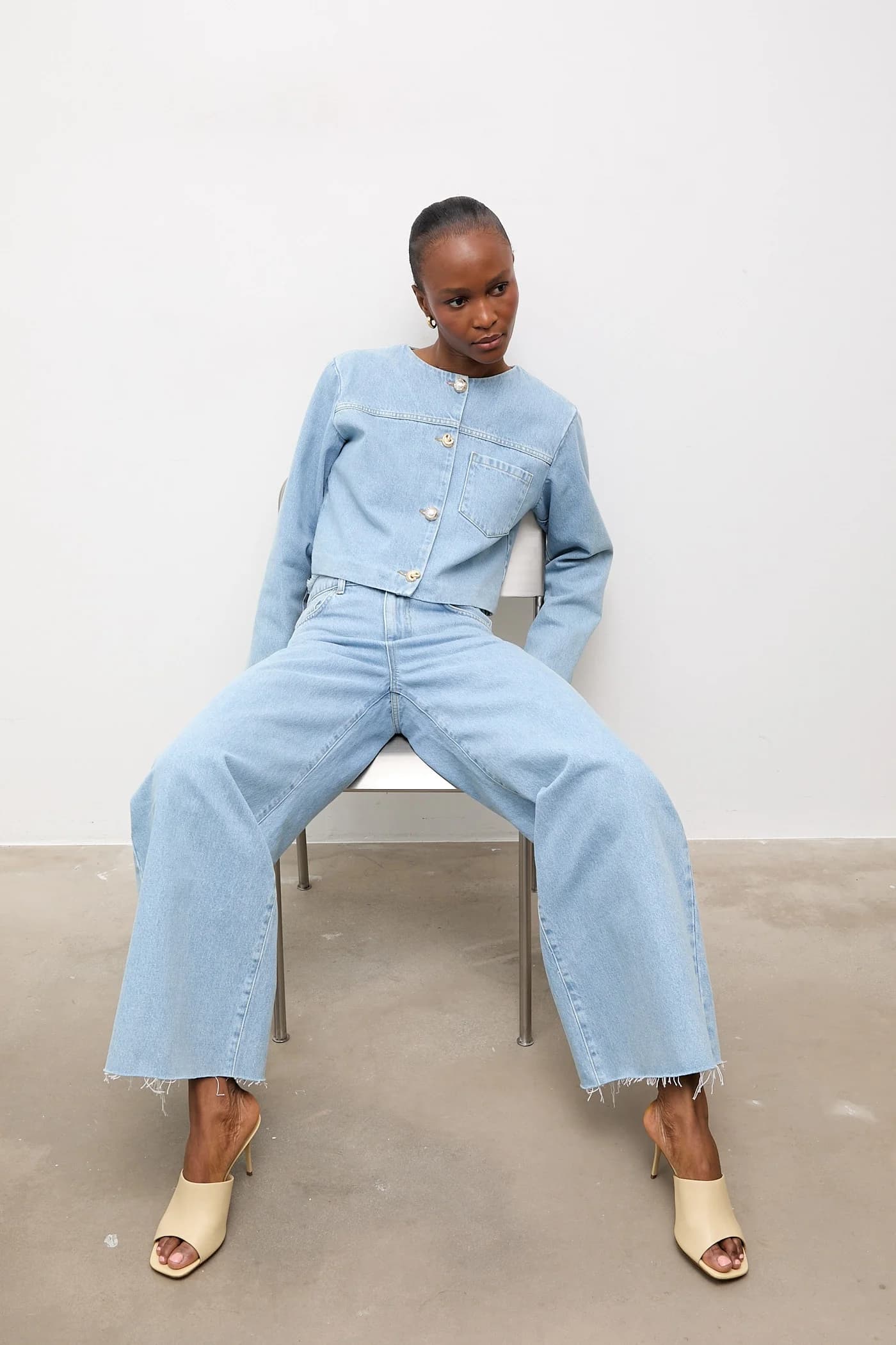 Женские широкие джинсы - фото 4