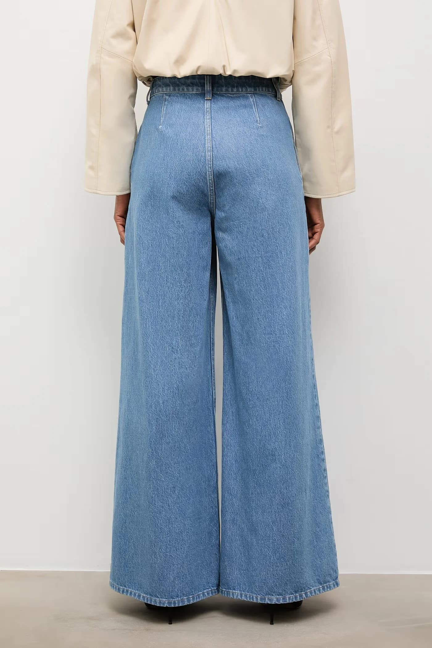 Женские широкие джинсы - фото 3