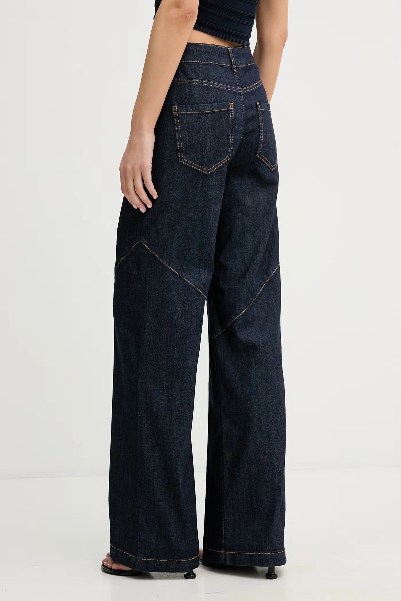 Женские широкие джинсы - фото 3