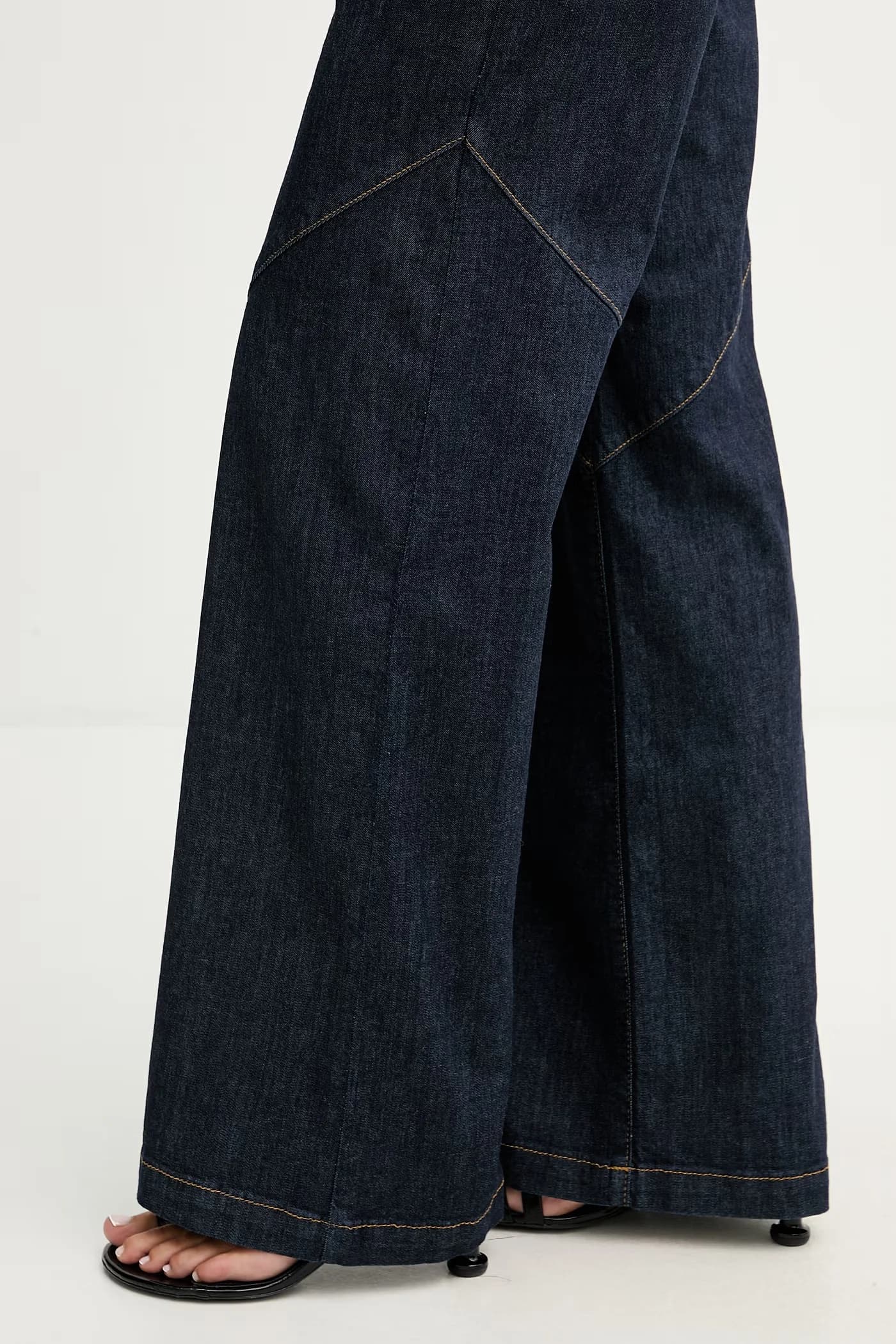 Женские широкие джинсы - фото 4